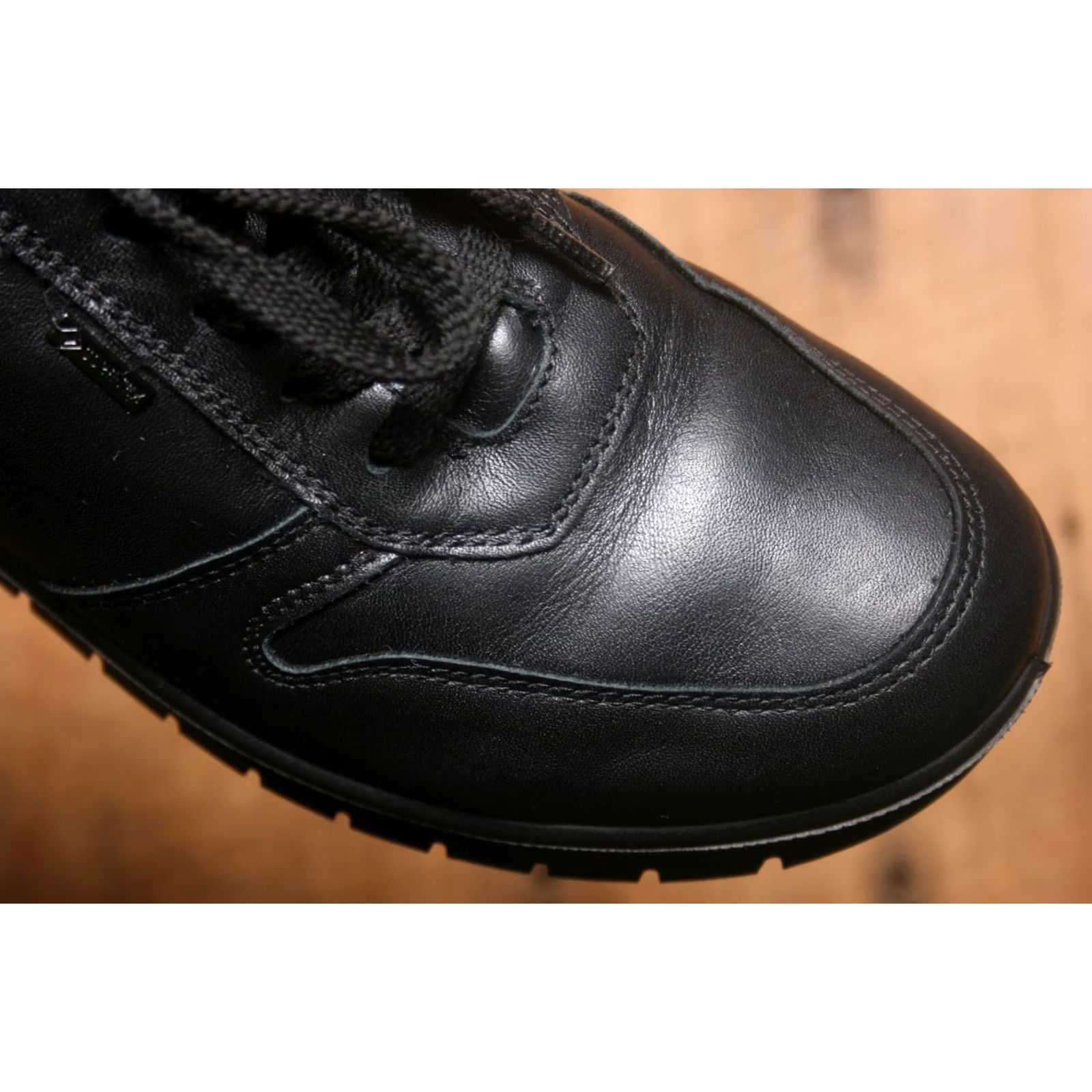 Vintage IGI&CO. Black Leather Gore-Tex Sneakers EUR 40 UK 7 US 9 Womens Sneaker Black Leather Gore-Tex Lace Up 40 9 Size US 9 / IT 39 - 6 Thumbnail