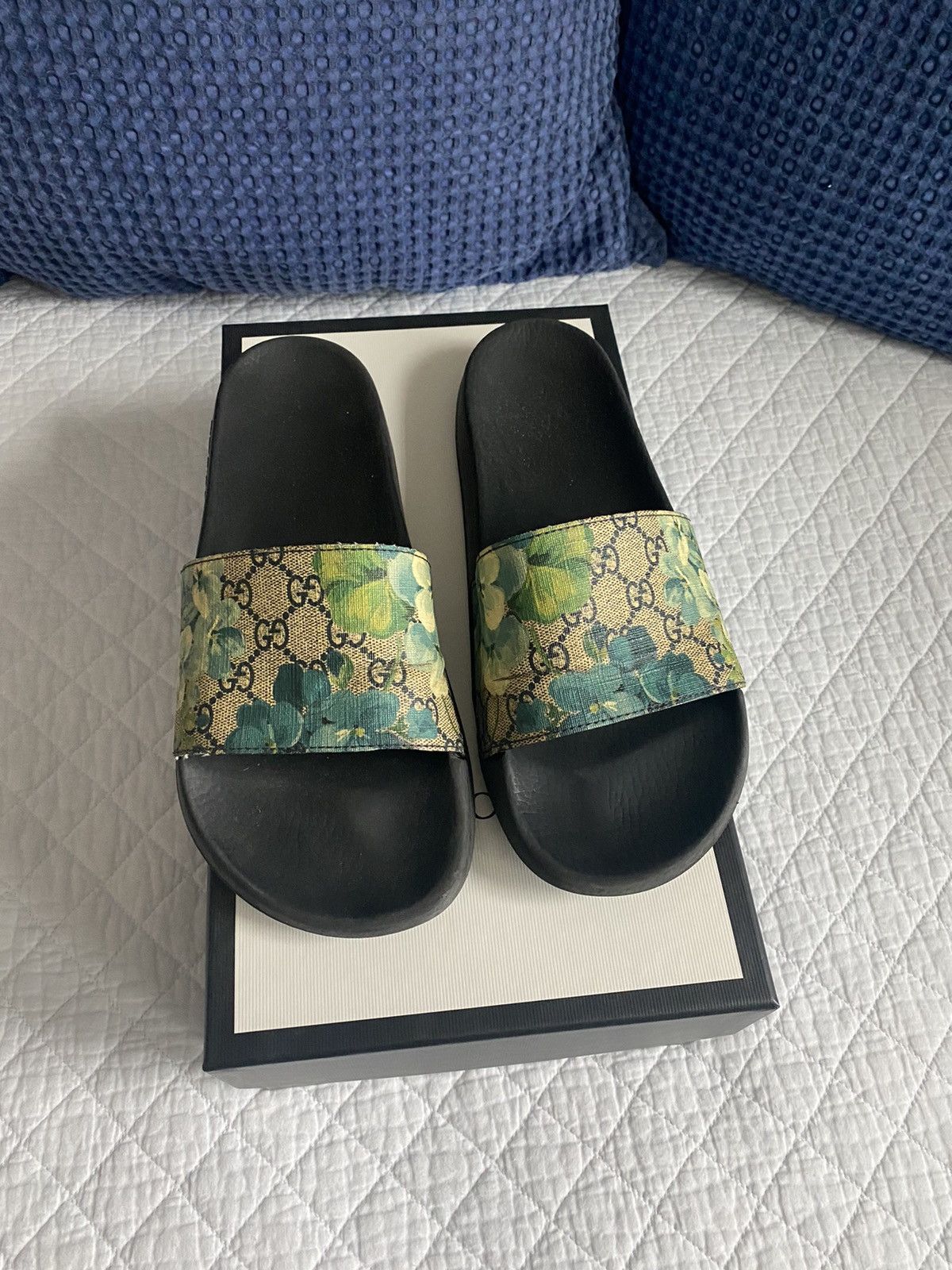 Blue gucci deals bloom slides