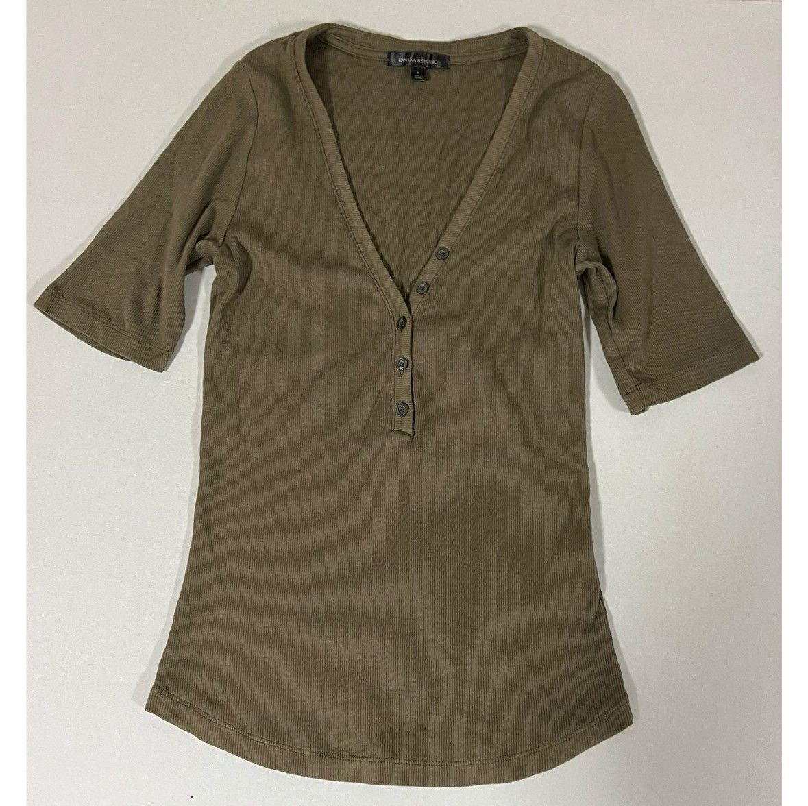 Banana Republic Banana Republic Olive Button-Up Henley Top Blouse Size S ✨ Size S / US 4 / IT 40 - 2 Thumbnail