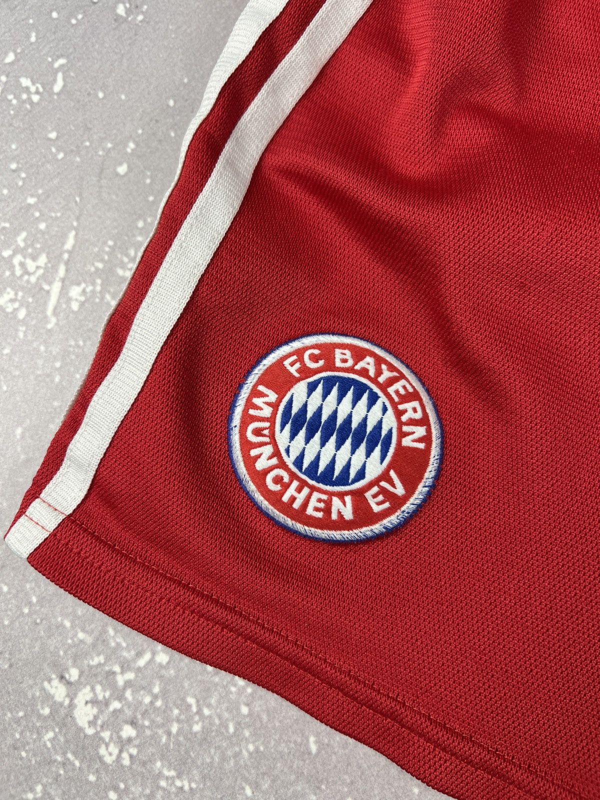 Adidas 90s Vintage Adidas Bayern Munich Football Shorts Mens L Red Size US 34 / EU 50 - 4 Thumbnail
