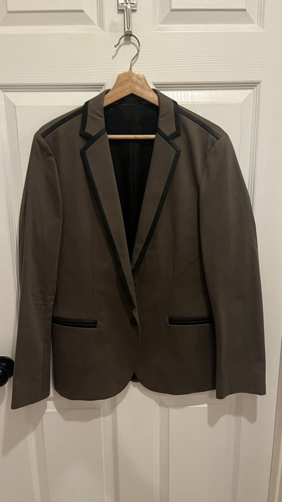 Hugo Boss Dark Olive Green w leather trim - classy like-new blazer Size 36R - 1 Thumbnail