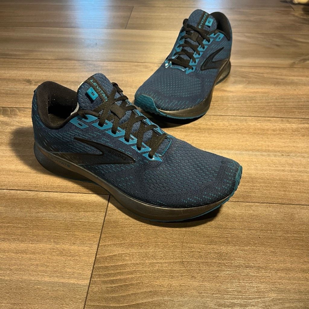 Brooks Brooks Levitate 5 Blue Athletic Running sneaker Men 10 Size US 10 / EU 43 - 1 Thumbnail