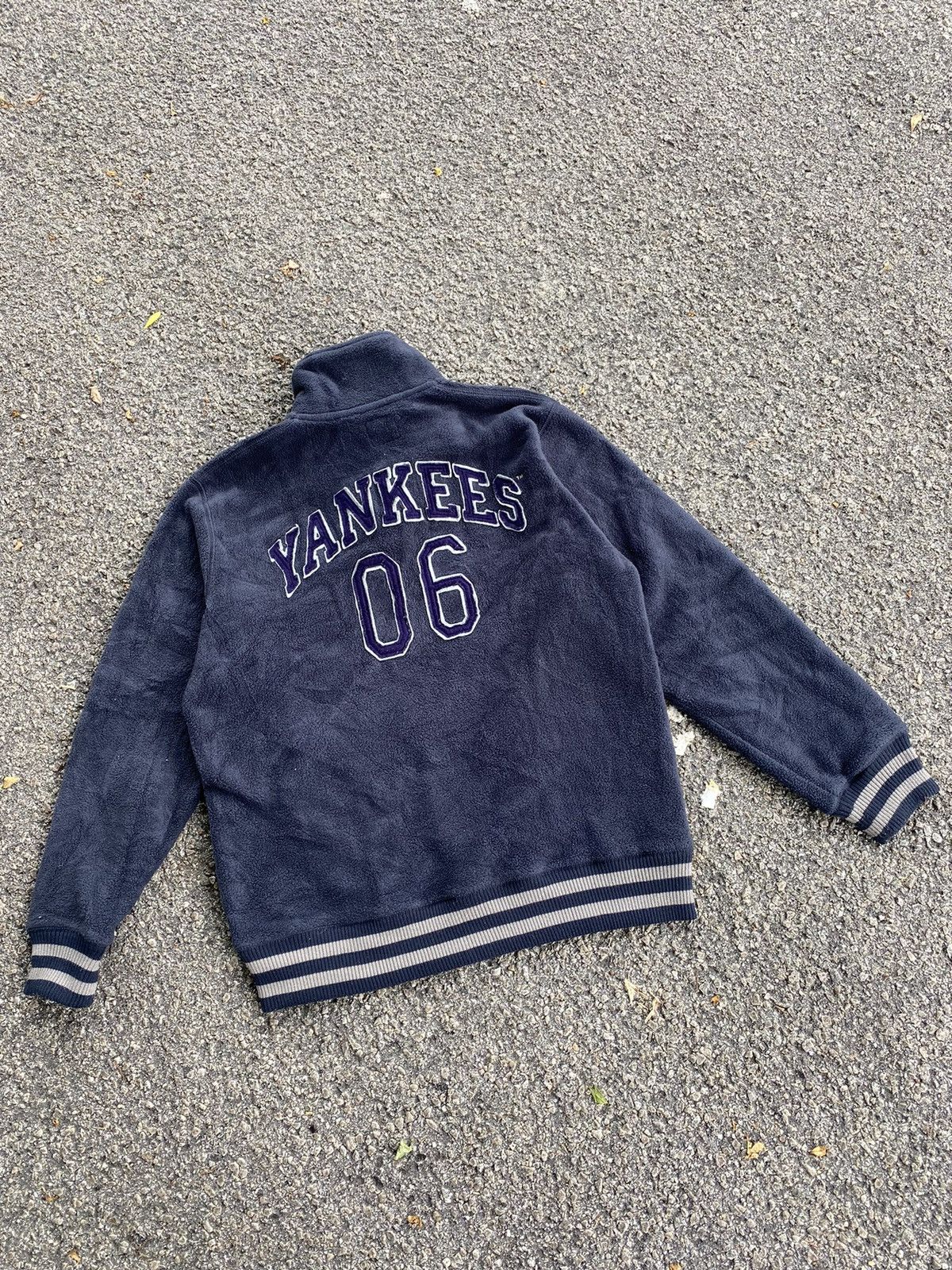 Hypebeast × New York Yankees Uniqlo X MLB New York Yankees Fleece Jacket Size US XL / EU 56 / 4 - 4 Thumbnail