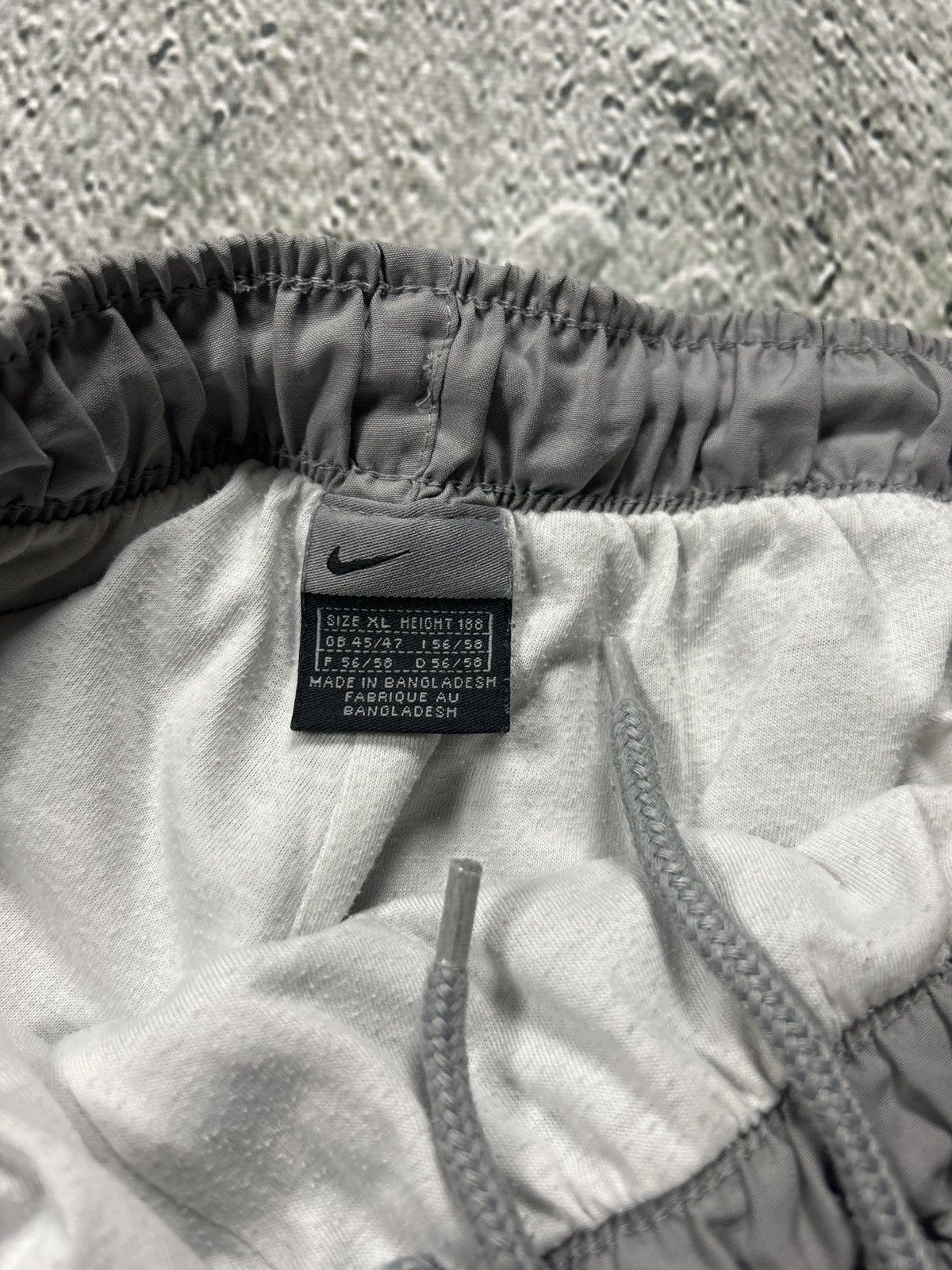 Nike Nike nylon track pants vintage grey 2000s parachute Size US 34 / EU 50 - 2 Thumbnail