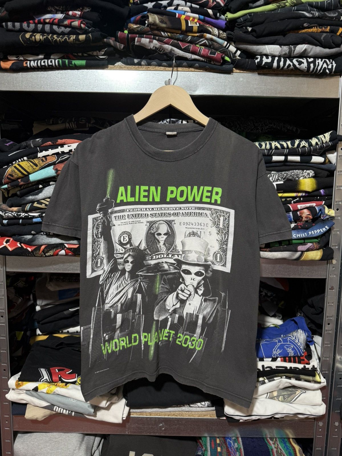 Vintage Vintage 1996 Alien Power World Planet 2030 T-Shirt Y2K Hype Size US L / EU 52-54 / 3 - 1 Thumbnail