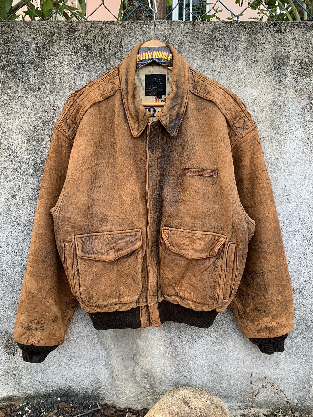 Avirex Avirex distressed thrashed leather flight jacket Size US L / EU 52-54 / 3 - 1 Thumbnail