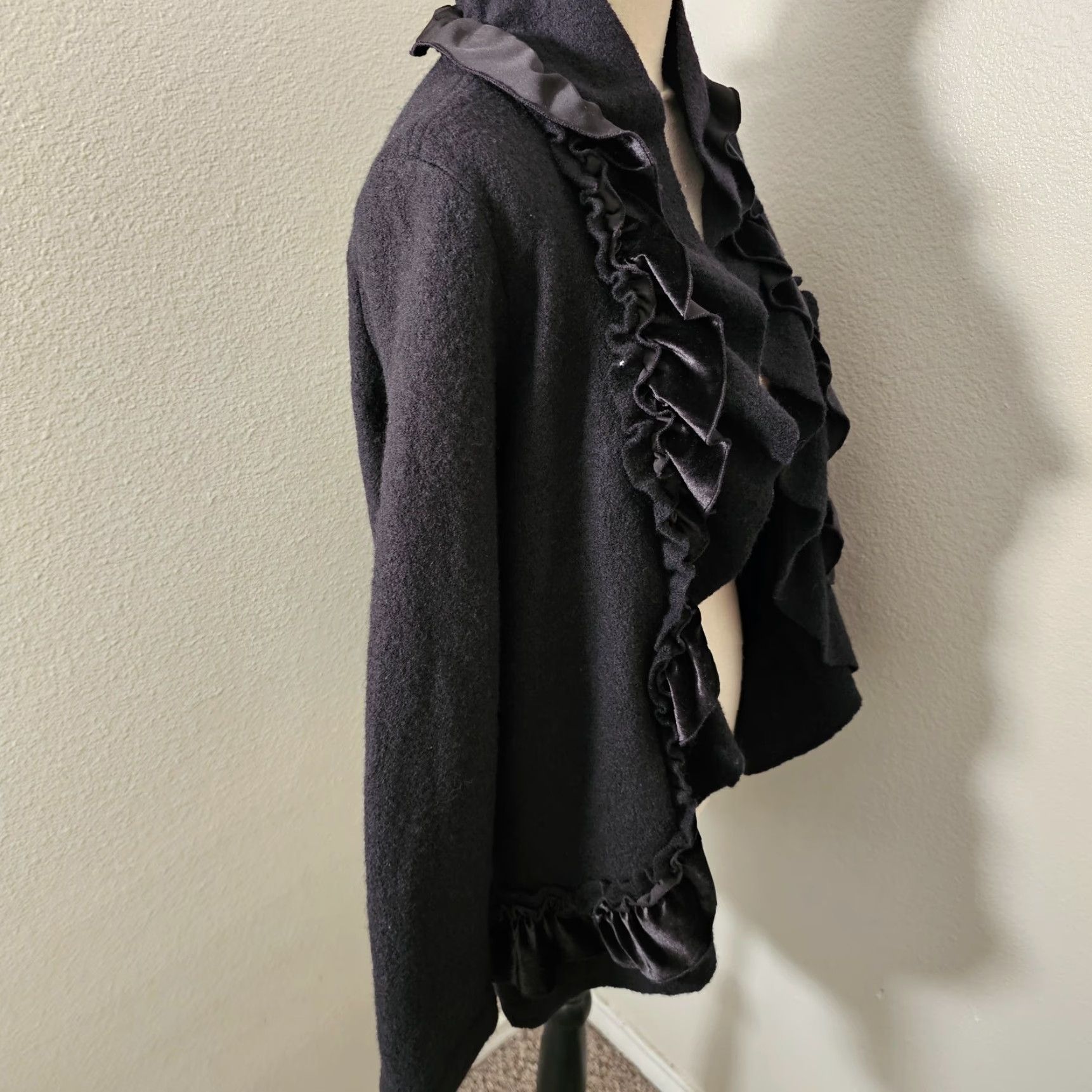 Madison Madison Black Open Front Cardigan Sweater Women's L Long Sleeve Ruffle Trim Size L / US 10 / IT 46 - 4 Thumbnail