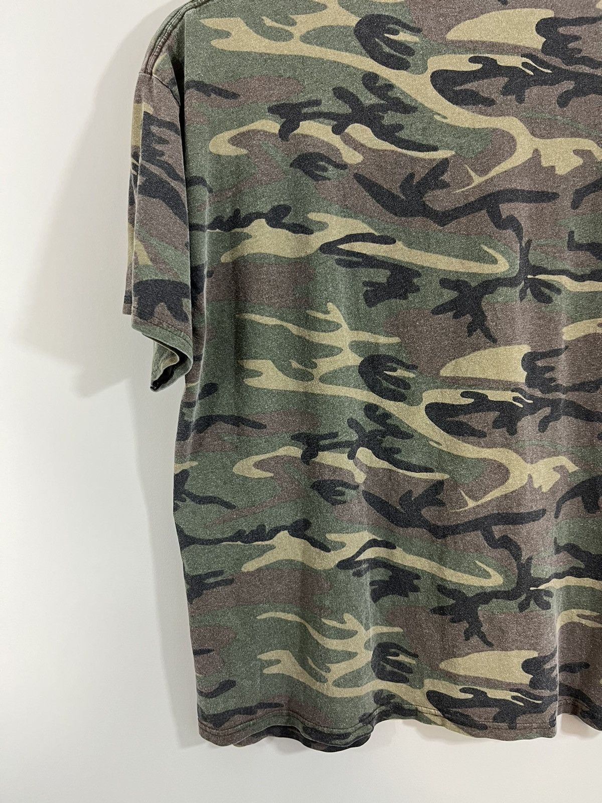 Vintage Camo Wildlife Tracks Distressed Tee Size US L / EU 52-54 / 3 - 13 Thumbnail