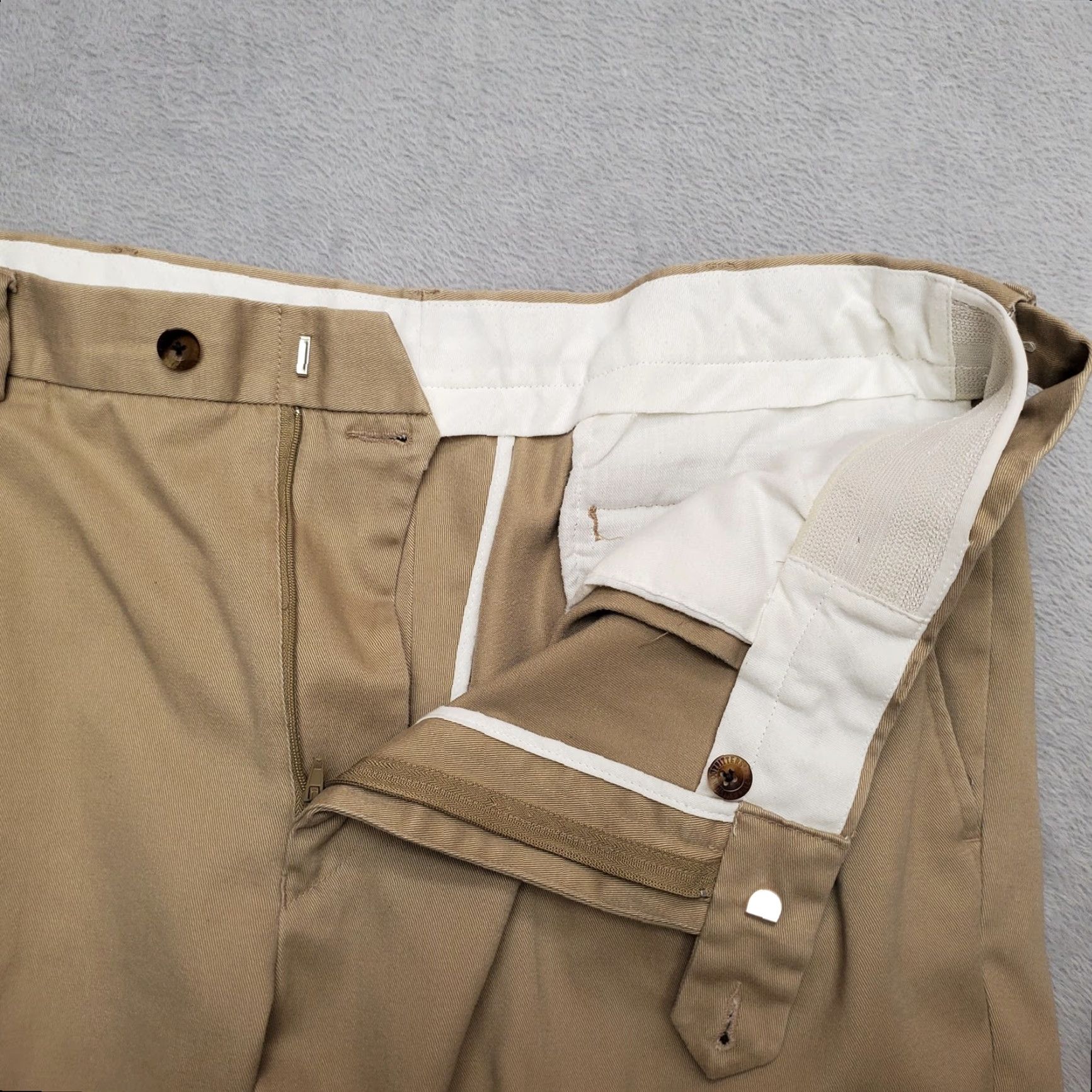 Vintage VINTAGE Travel Smith Pants Mens 36X29 Khaki Pleated Cotton Blend Outdoor Travel Golf Beige 90s Mens Size US 36 / EU 52 - 6 Thumbnail