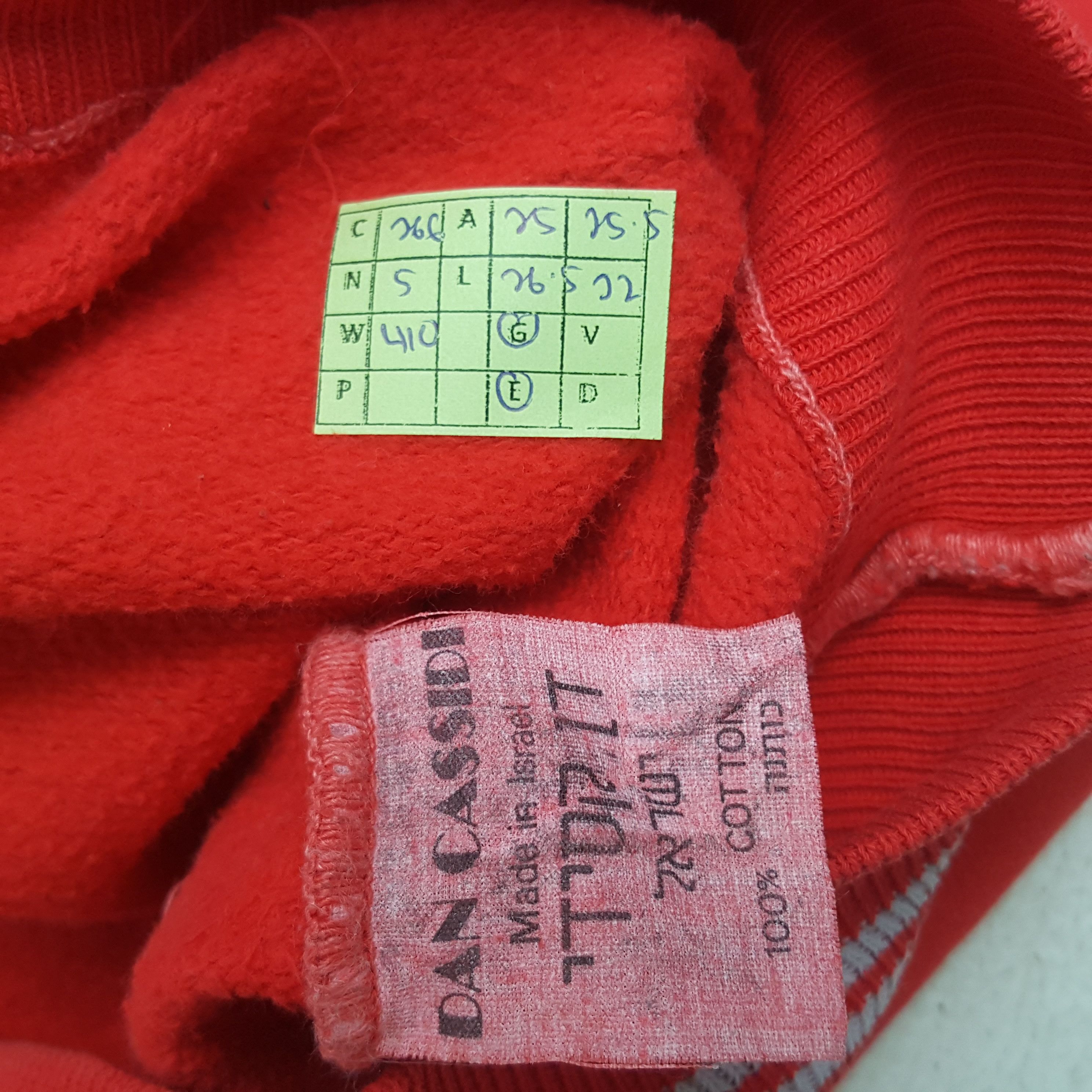 Vintage Vintage Hunters Run Novel by Daniel Abraham Sweatshirt Size US XL / EU 56 / 4 - 8 Thumbnail