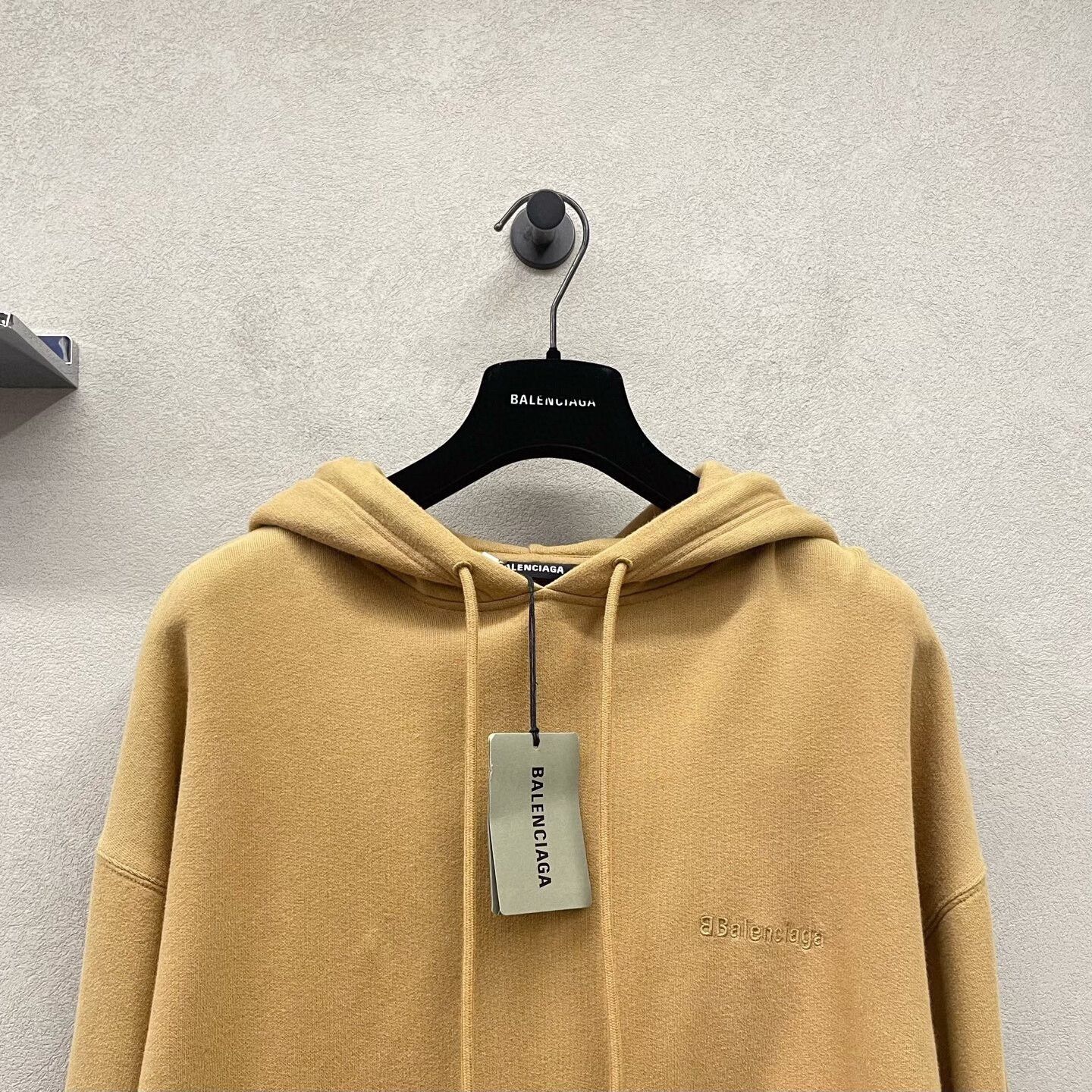 Balenciaga balenciaga beige pullover hoodie size s Size US S / EU 44-46 / 1 - 4 Thumbnail