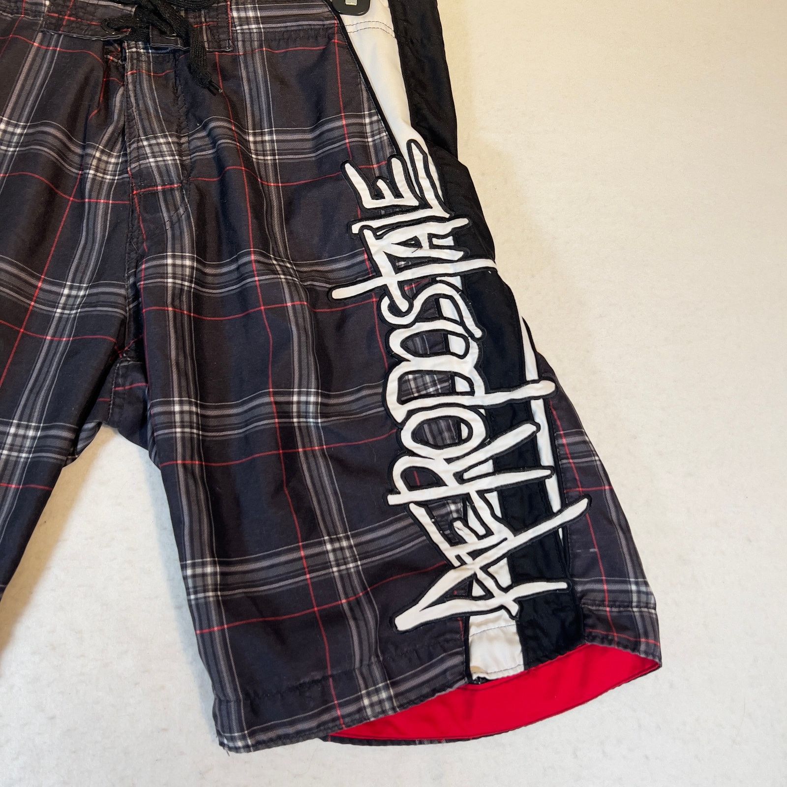 Aeropostale Aeropostale 1987 Swim Trunks Men 34W Black Red Plaid Pocket Size US 34 / EU 50 - 1 Thumbnail