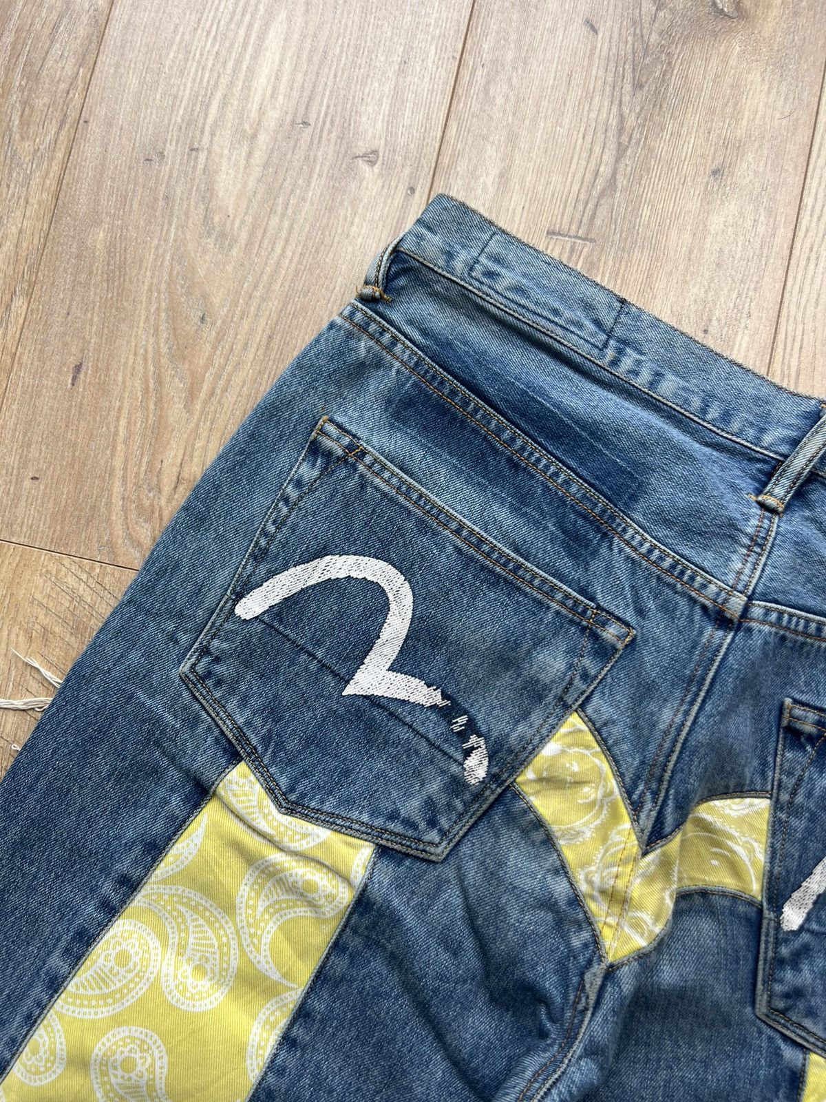 Evisu 00’s EVISU SELVEDGE DAICOCK RIPPED BANDANA JORTS RARE Y2K Size US 36 / EU 52 - 8 Thumbnail