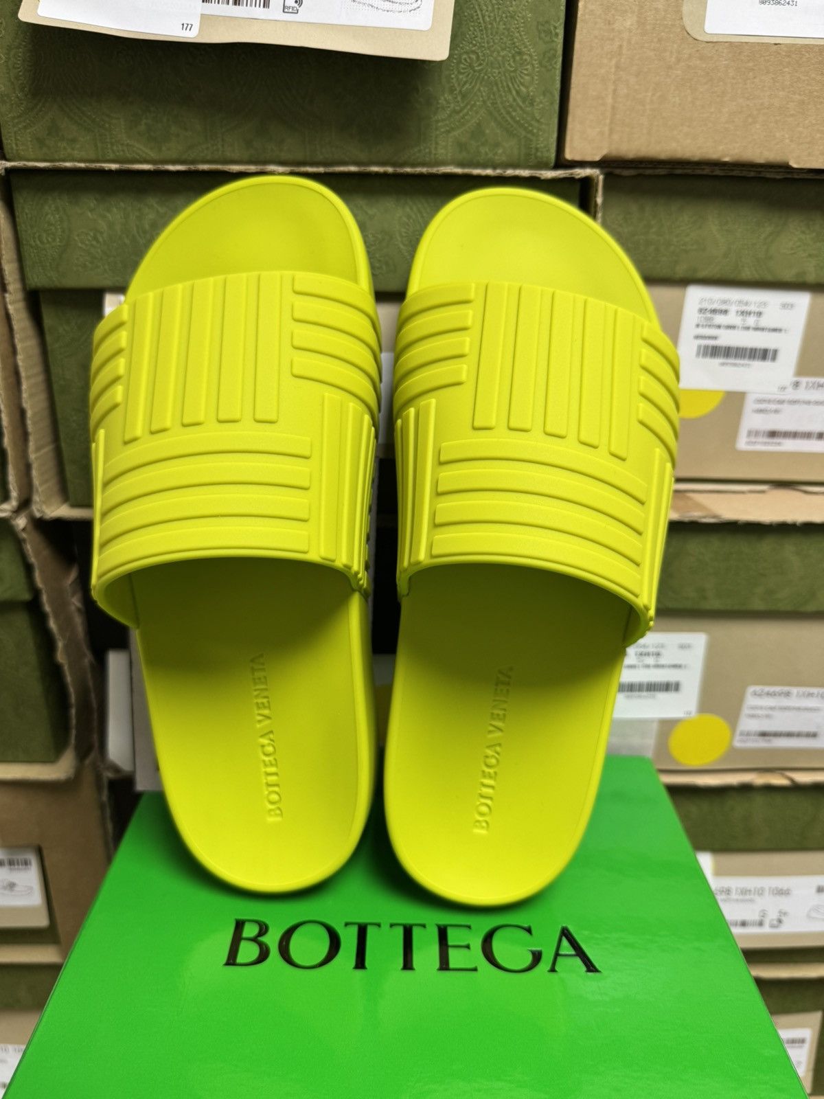 Bottega Veneta Bottega Veneta Embossed Rubber Slides Size US 6 / IT 36 - 4 Thumbnail