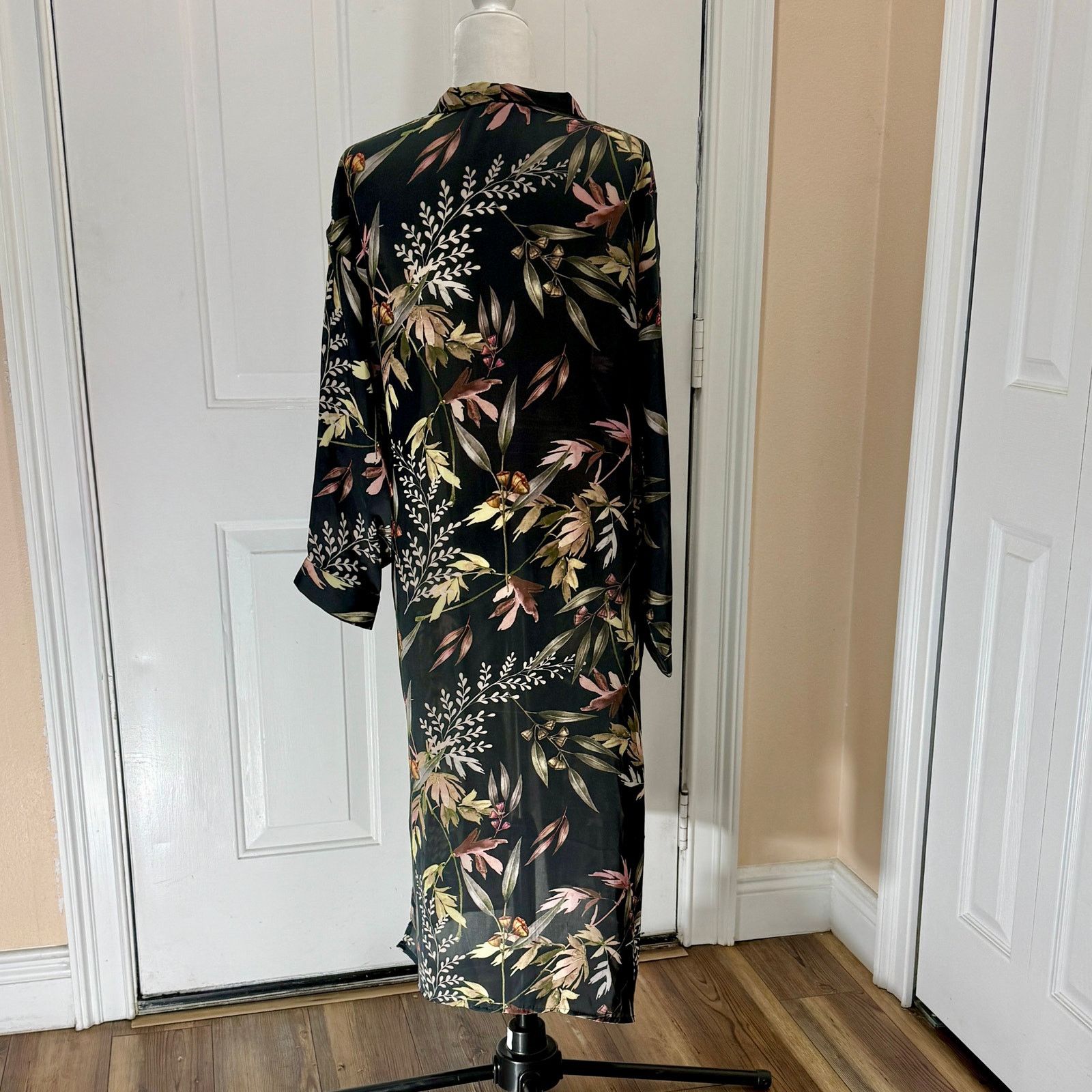 ELAN Elan One Size kimono dressing gown botanical print on black Size ONE SIZE - 2 Thumbnail