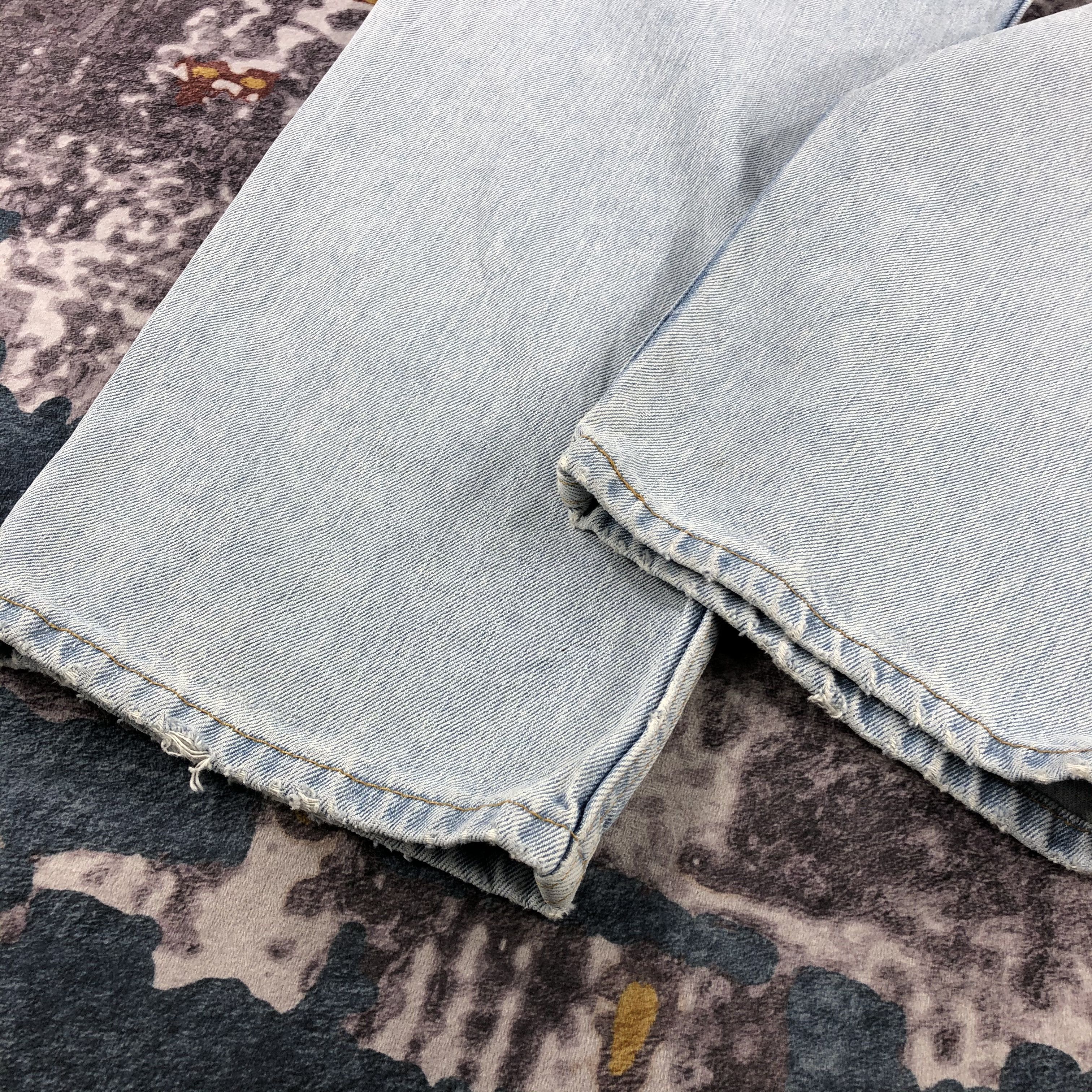 Vintage Light Wash Levis Jeans-JM2526