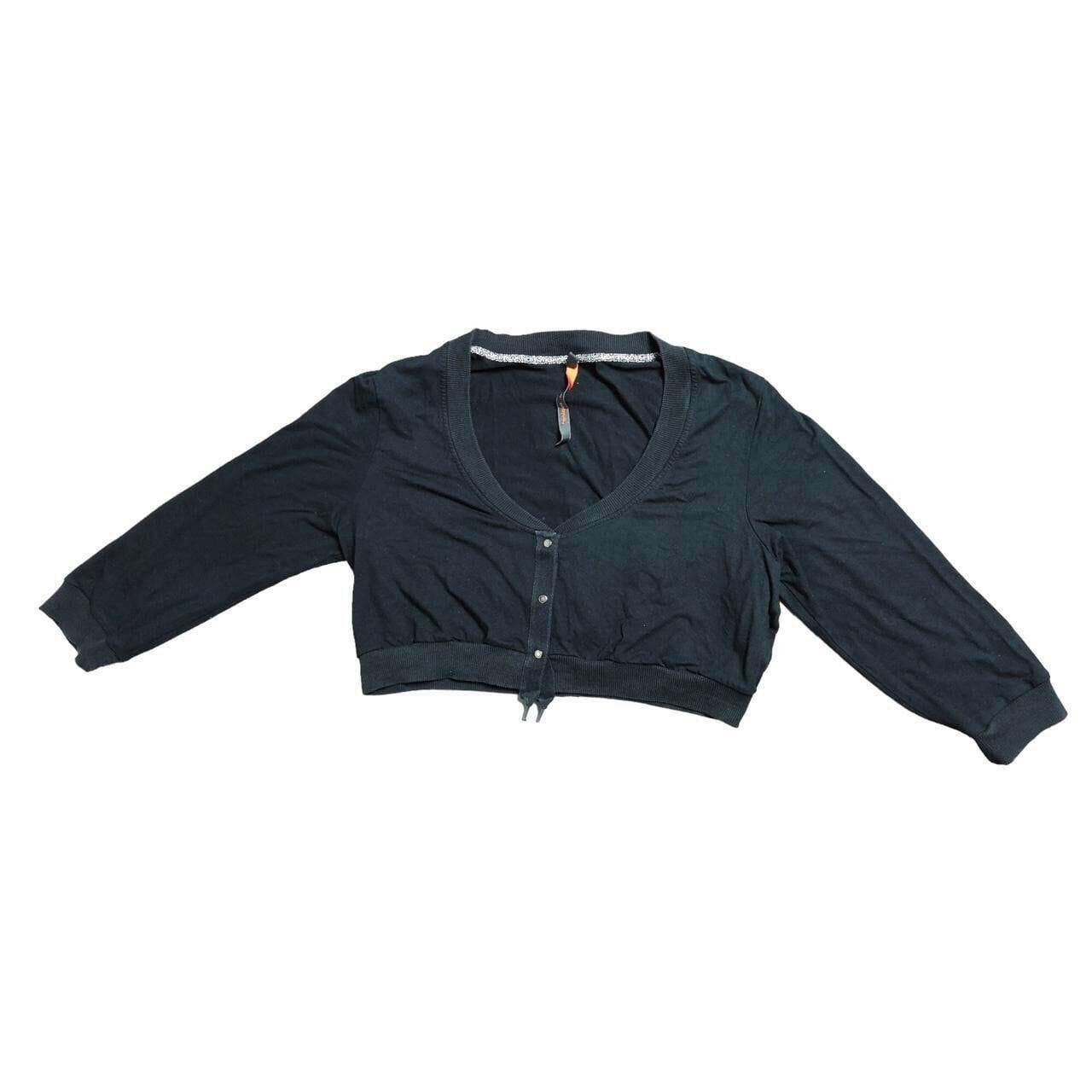 Cop Copine The Cop Copine Bella Hadid like Button Up Cropped Sweatshirt Size ONE SIZE - 1 Thumbnail