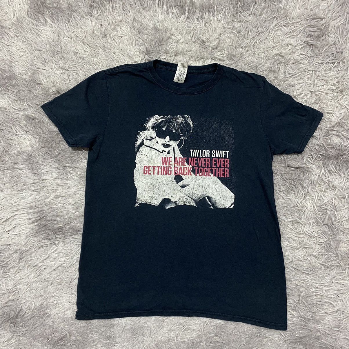 Band Tees × Gildan × Taylor Stitch Taylor swift we are never ever getting back together band Size US M / EU 48-50 / 2 - 1 Thumbnail
