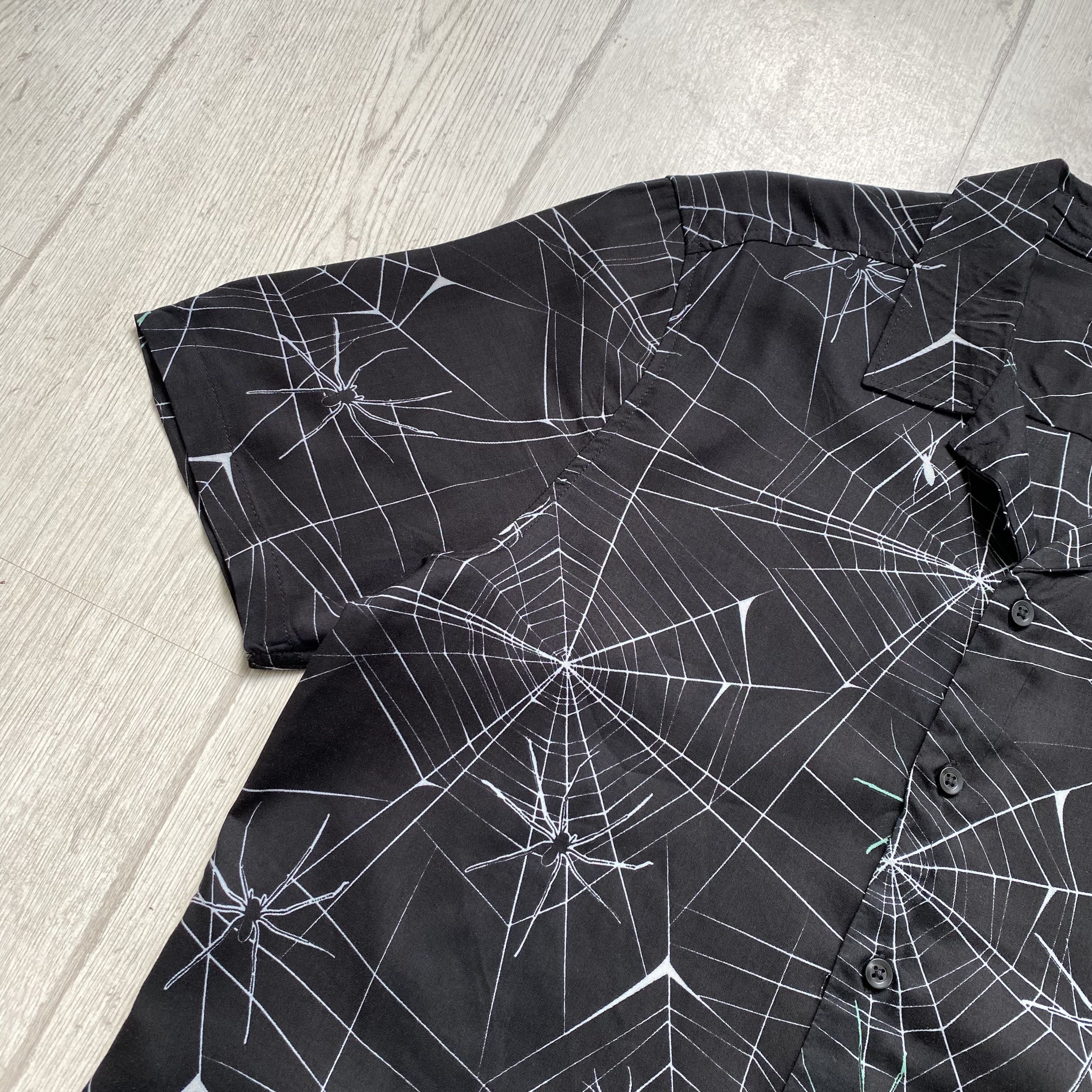 Japanese Brand 🕷️ Crazy Shirts Spider Web print shorts sleeve hawaiian Size US M / EU 48-50 / 2 - 4 Thumbnail