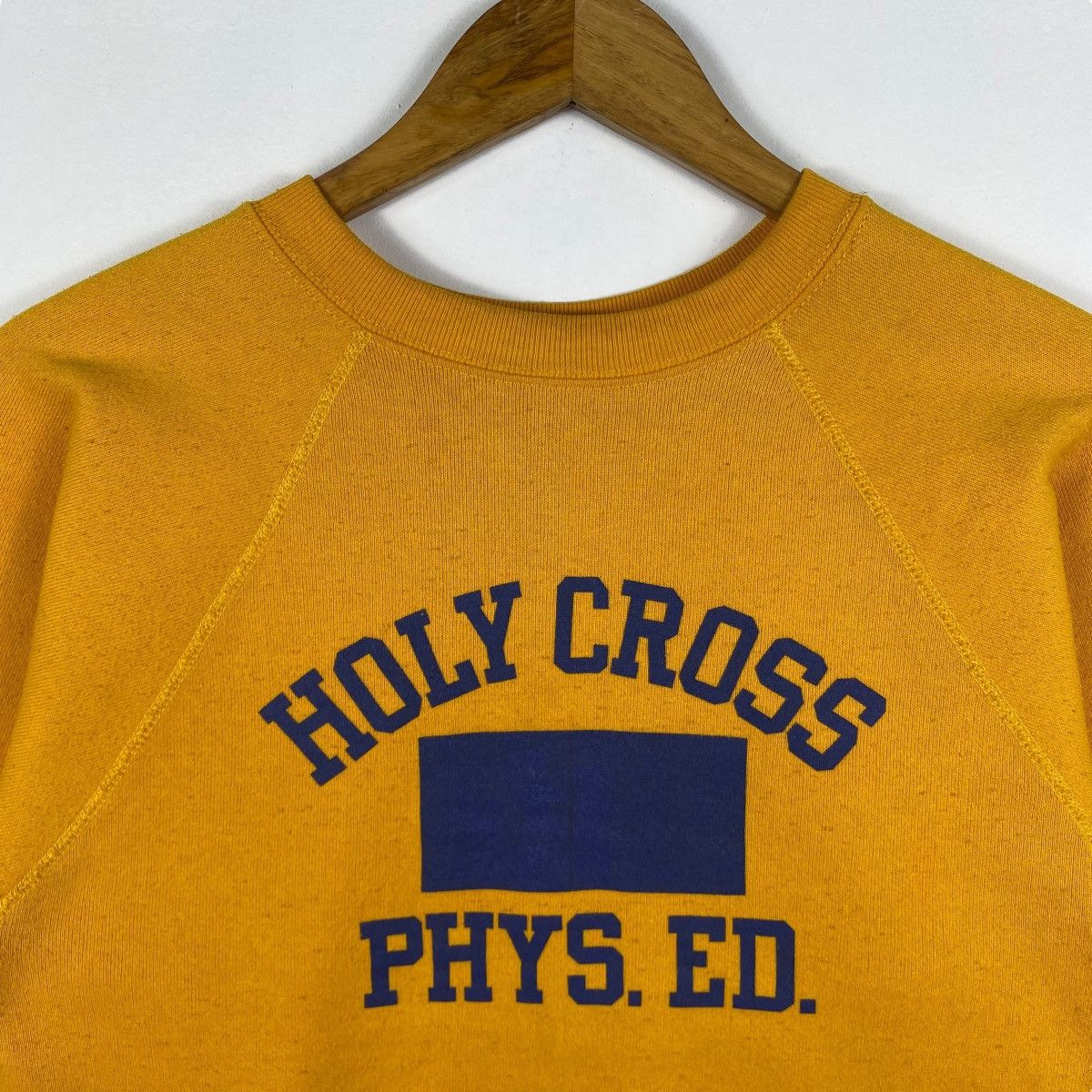 Tultex × Vintage Vintage 90's TULTEX Holy Cross Phys Ed Logo Crewneck Size US S / EU 44-46 / 1 - 2 Thumbnail