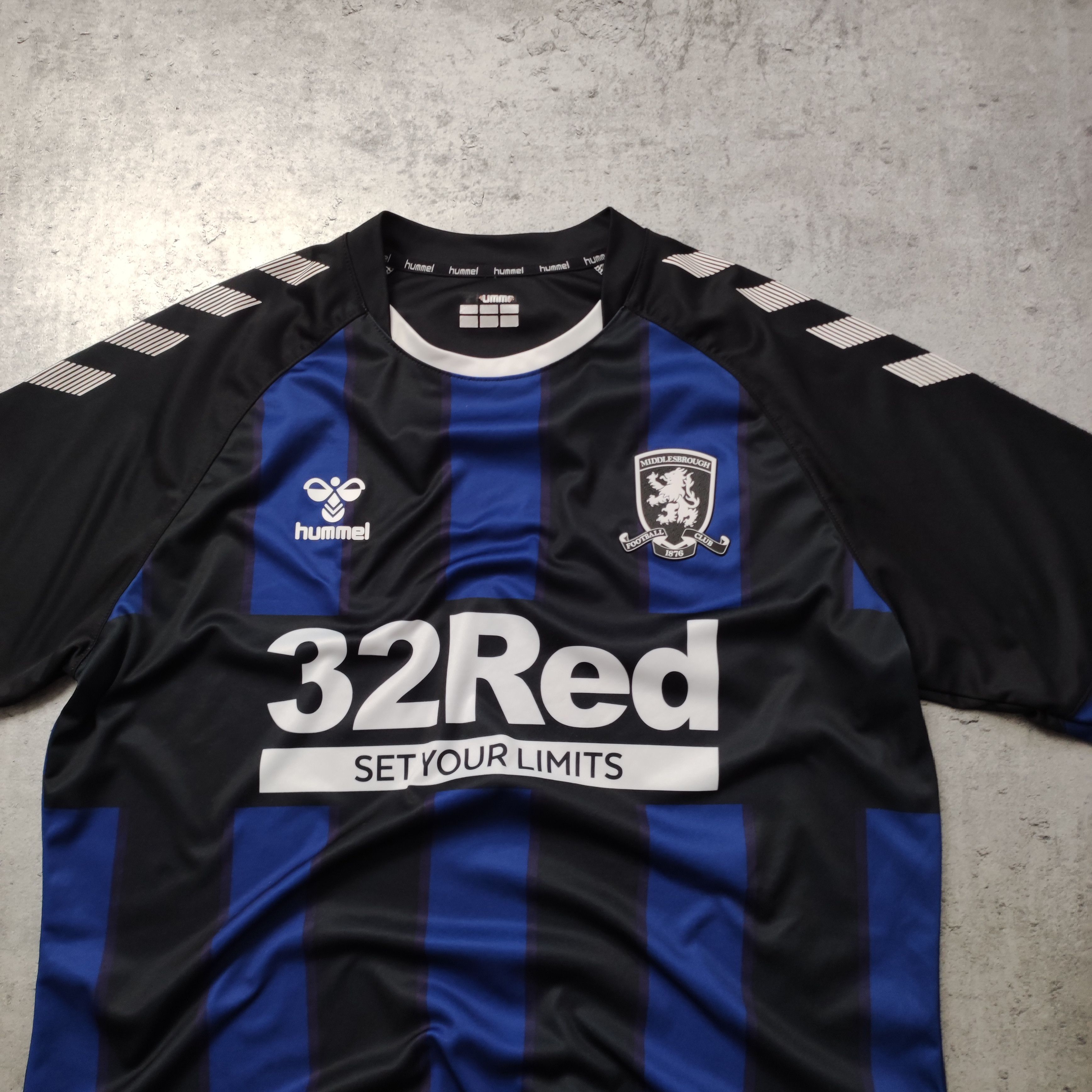 Vintage RARE 2020/21 Football Middlesbrough Hummell Away Jersey Size US S / EU 44-46 / 1 - 3 Thumbnail