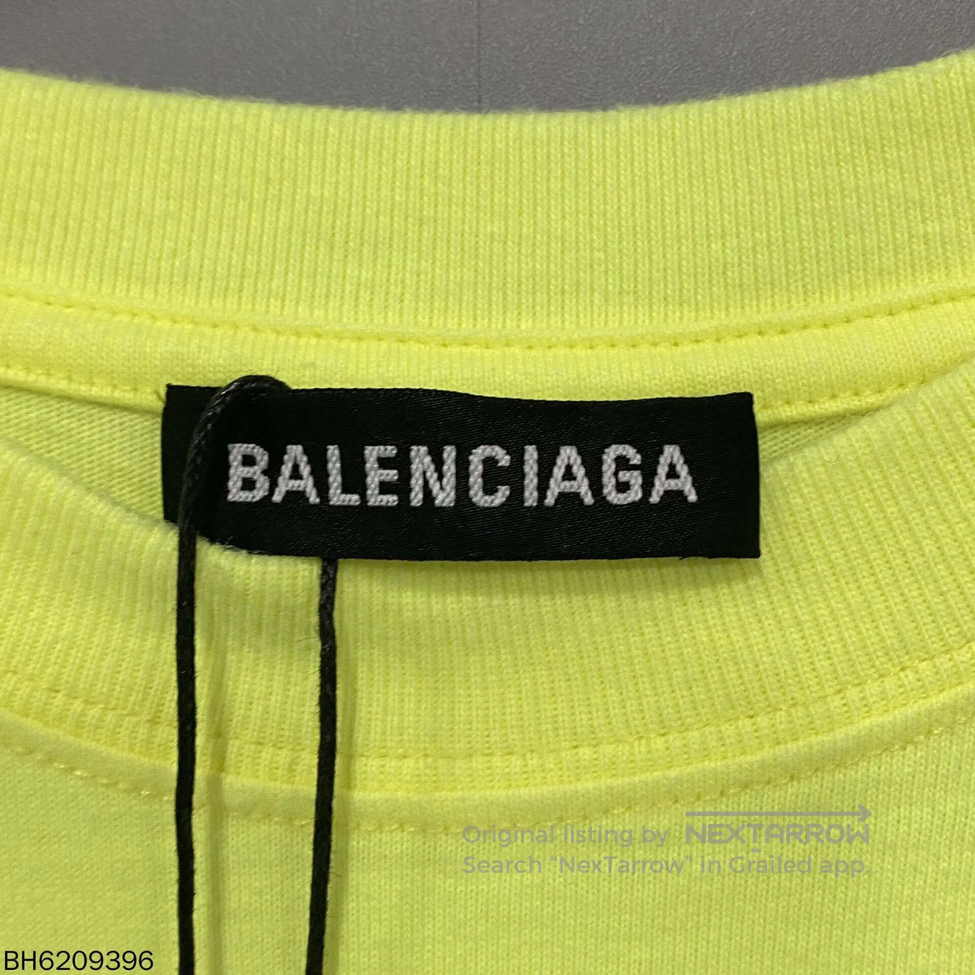Balenciaga bright yellow Balenciaga logo short sleeve tee. Size US XS / EU 42 / 0 - 5 Thumbnail