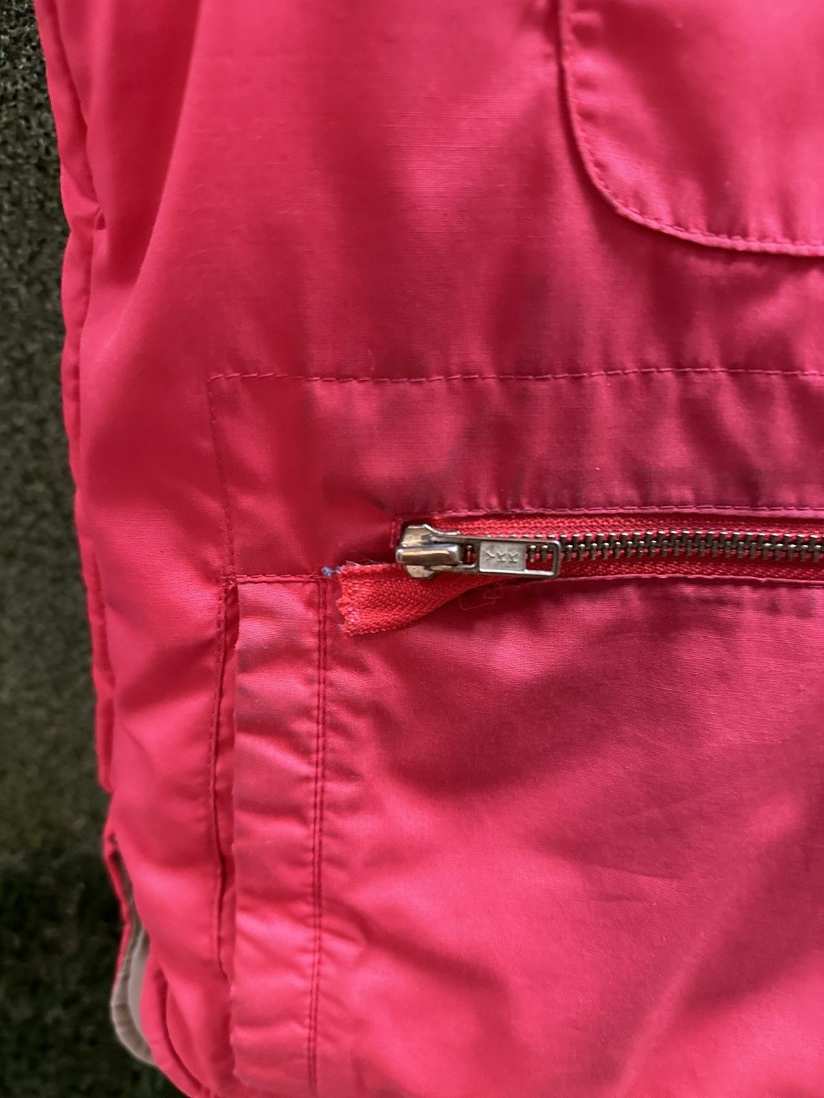 Vintage Vintage 1980s Red Utility Puffer Vest Large Size US L / EU 52-54 / 3 - 5 Thumbnail