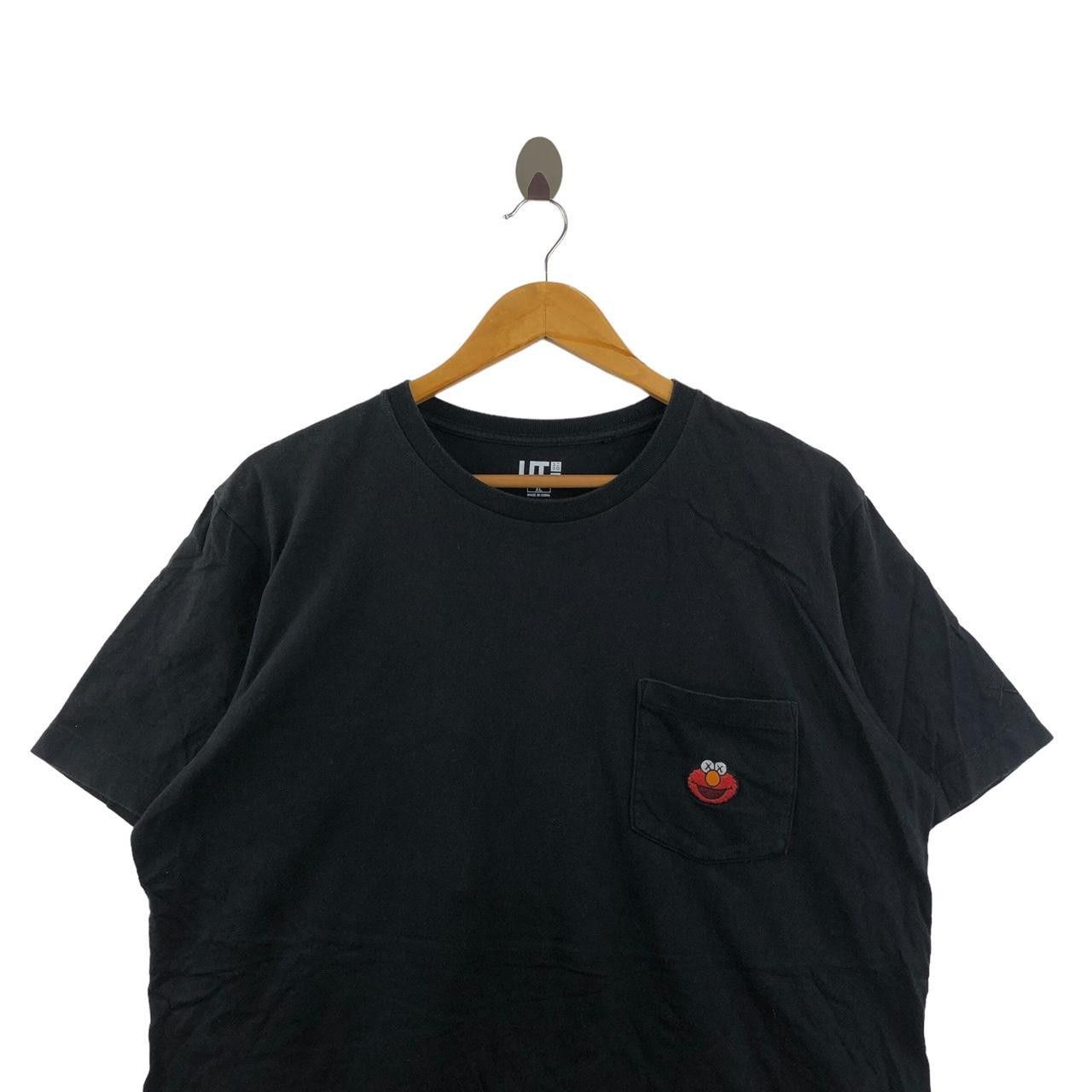 Kaws × Uniqlo KAWS x UNIQLO Sesame Street Elmo Cartoon Pocket Tee Shirt Size US XL / EU 56 / 4 - 3 Thumbnail