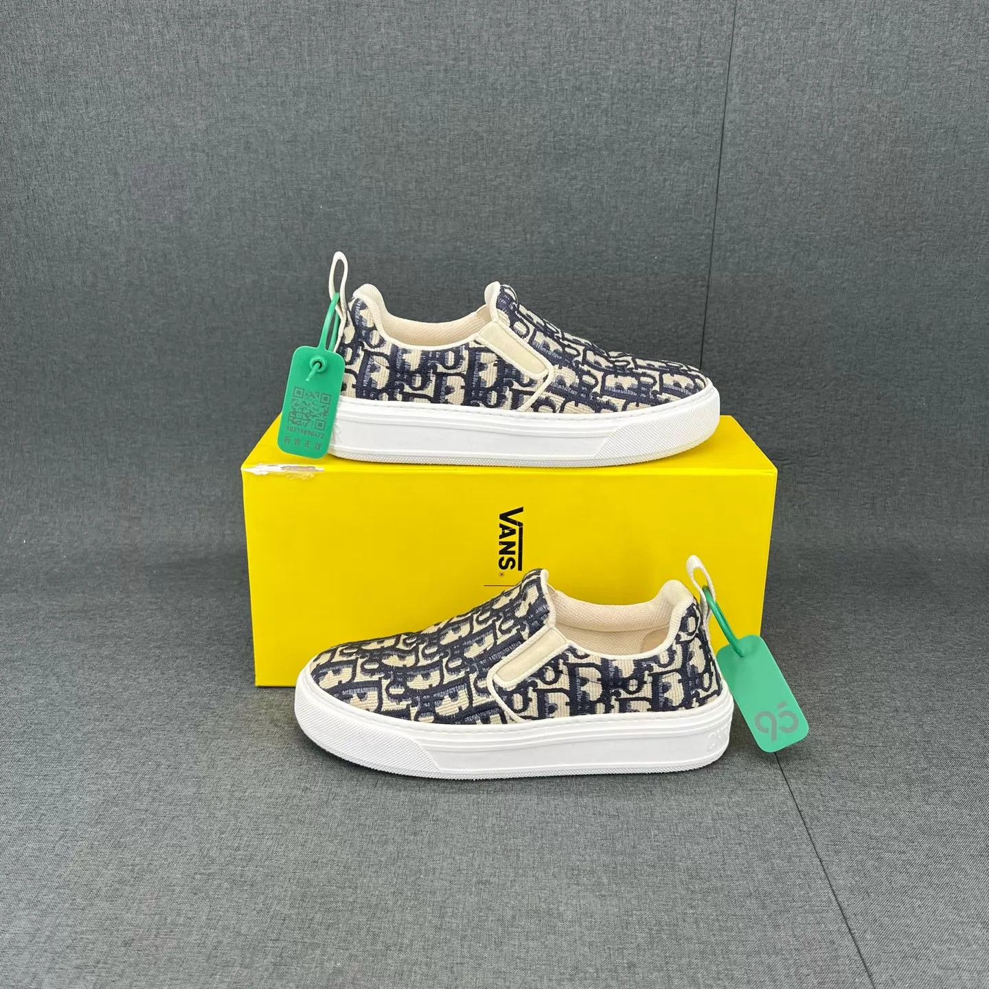 Dior Dior Solar Blue White All Over Print 35 Original Box Size US 4.5 / IT 34.5 - 2 Thumbnail