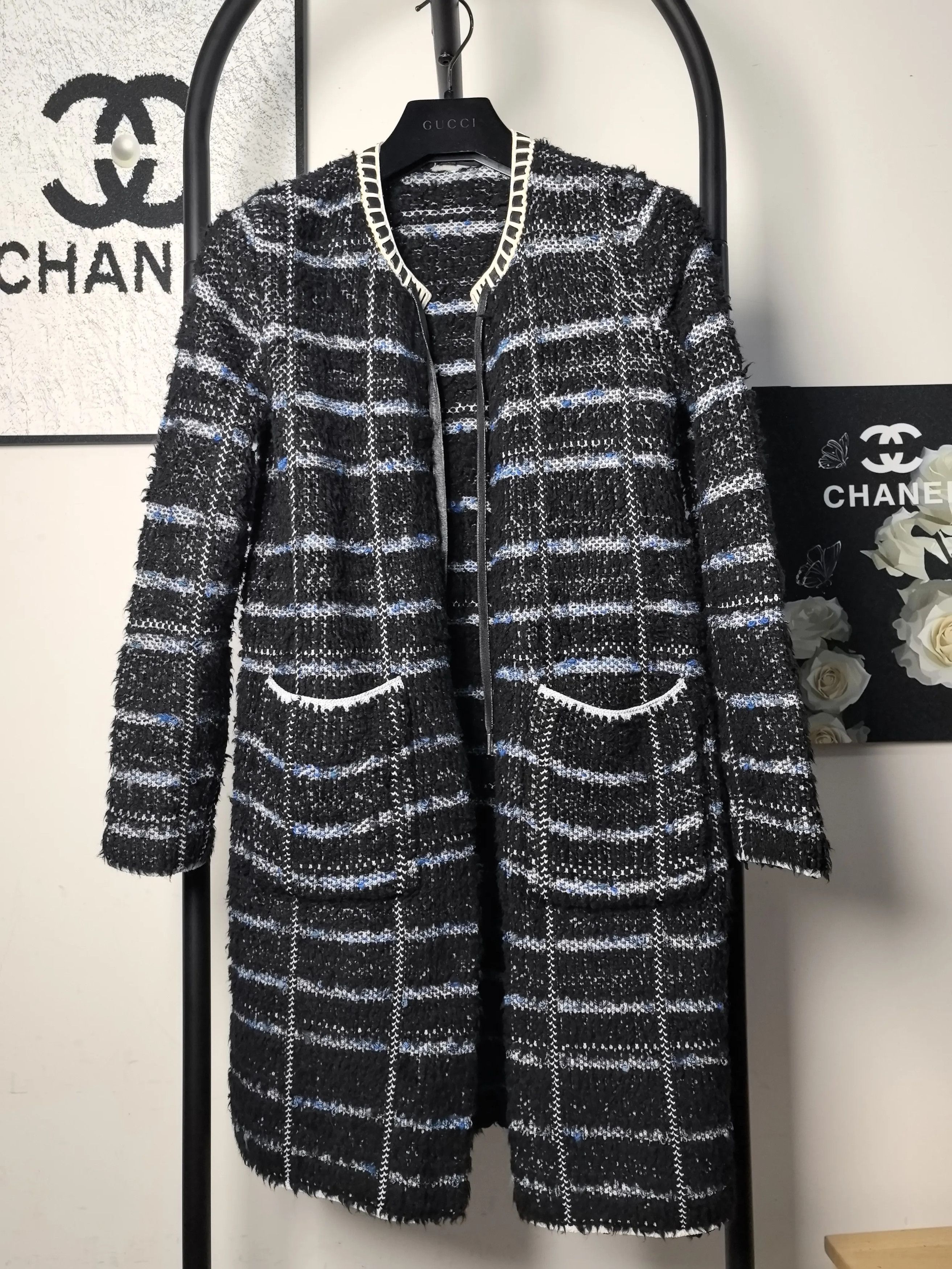 Louis Vuitton Louis Vuitton Knit Wool White Sweater M Women Size M / US 6-8 / IT 42-44 - 1 Thumbnail