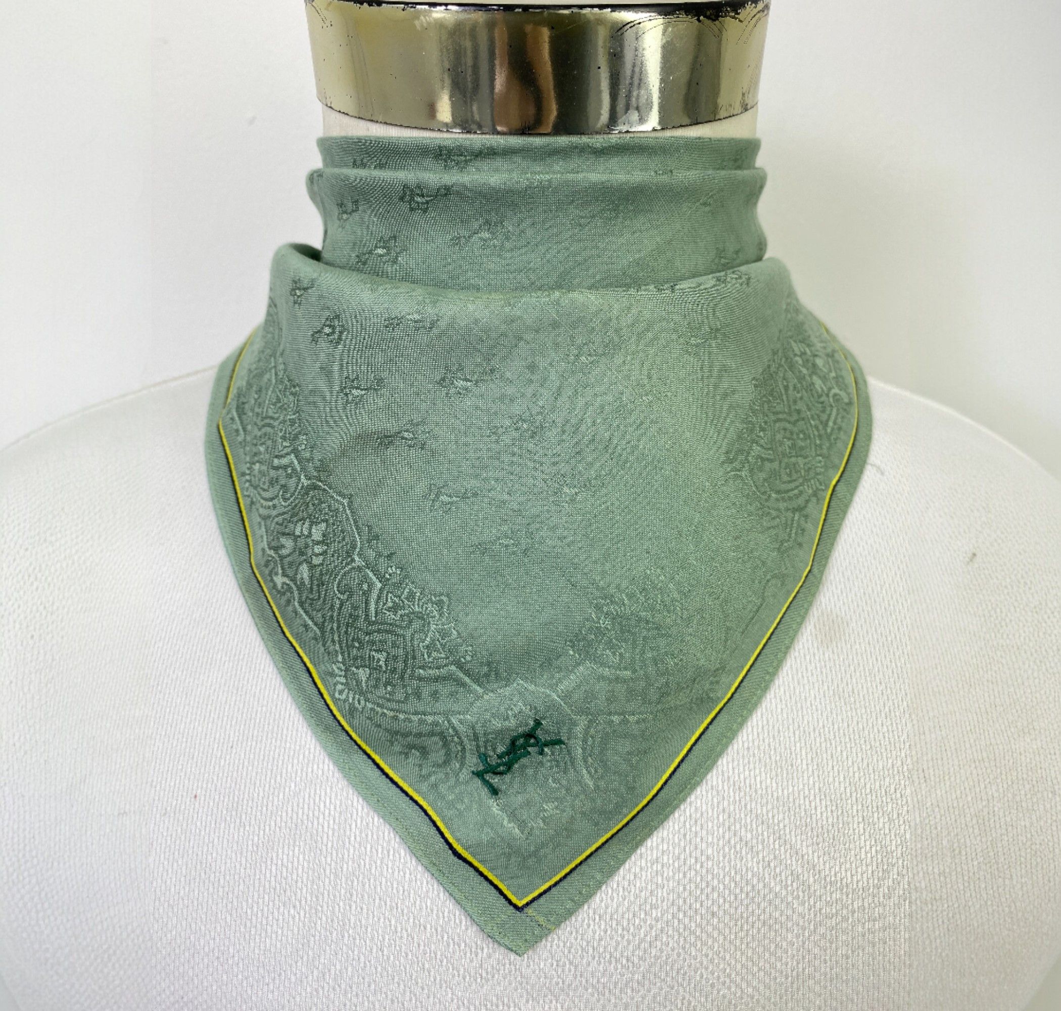 Yves Saint Laurent Yves Saint Laurent Handkerchief / Neckerchief KT0173 Size ONE SIZE - 1 Thumbnail