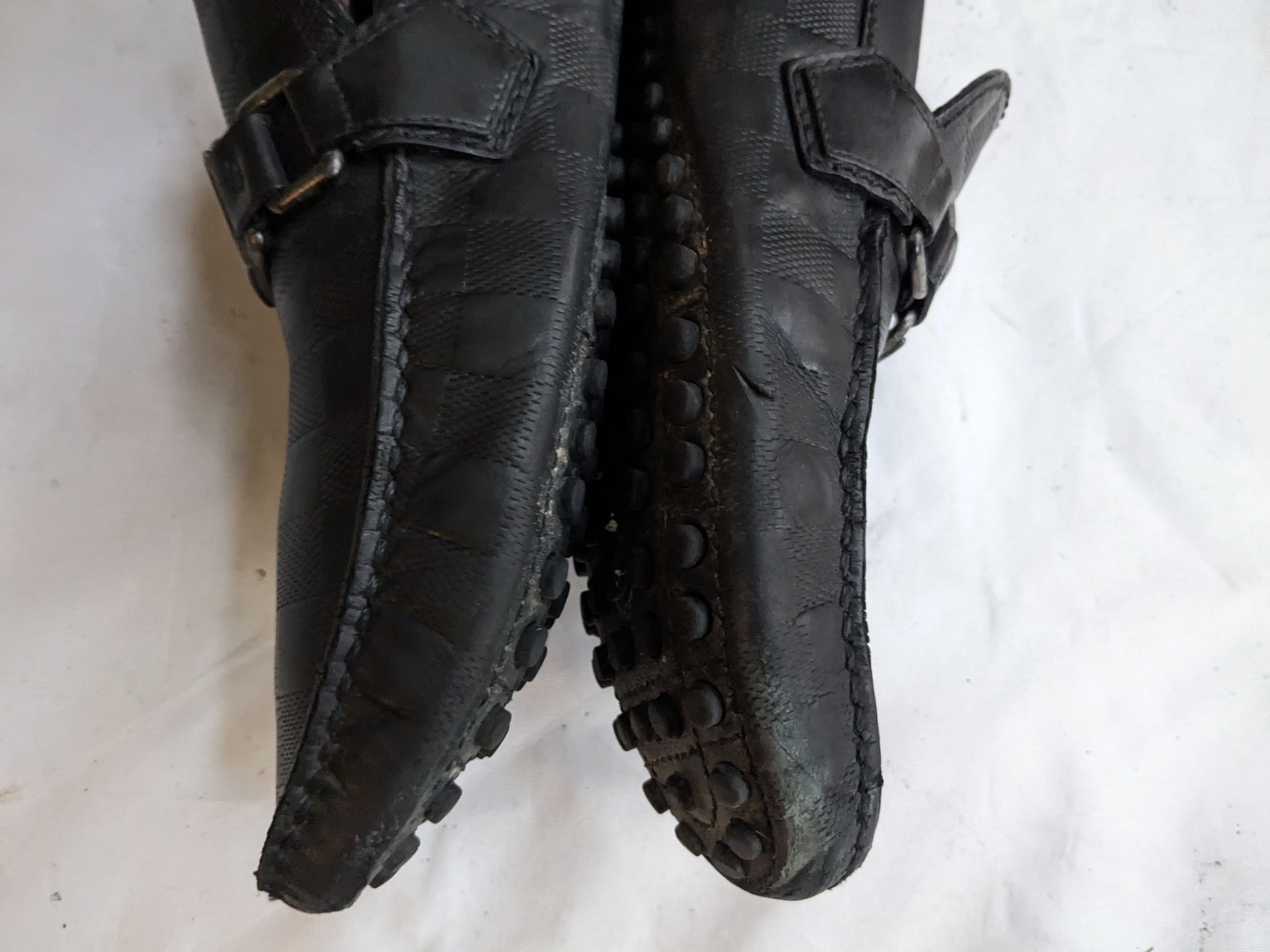 Louis Vuitton Louis Vuitton Driving Loafers Black 9 Leather LV Buckle Size US 9 / EU 42 - 7 Thumbnail