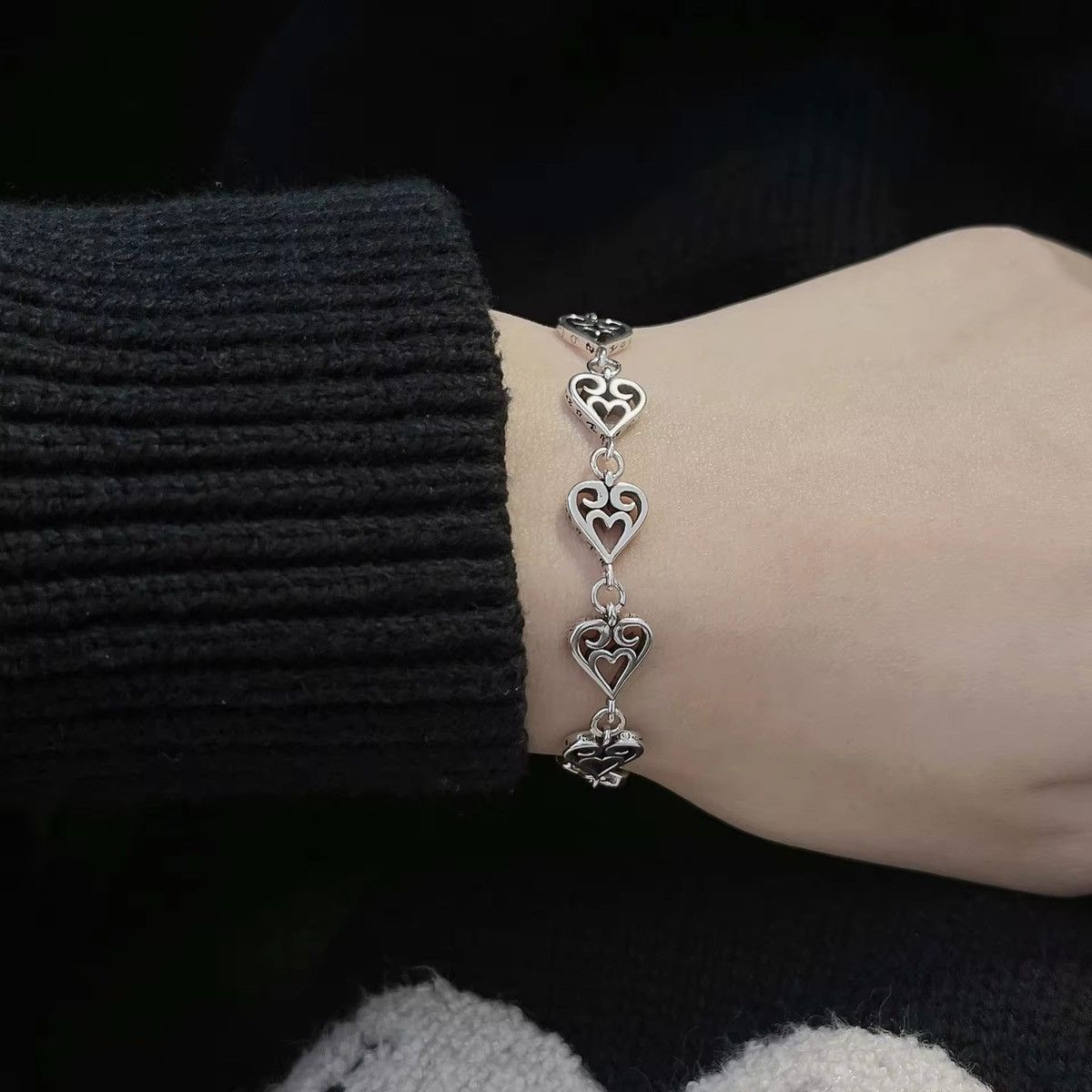 Jewelry Love Heart Chain Bracelet Size ONE SIZE - 1 Thumbnail