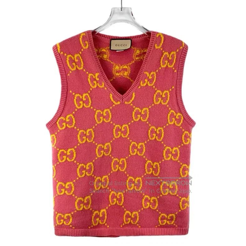 Gucci Gucci Pink logo jacquard full-print wool V-neck sleeveless Size US M / EU 48-50 / 2 - 1 Thumbnail