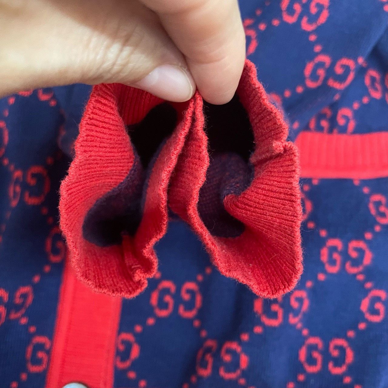 Gucci Gucci Red and blue full-print knitted cardigan sweater 2501 Size US XS / EU 42 / 0 - 6 Thumbnail