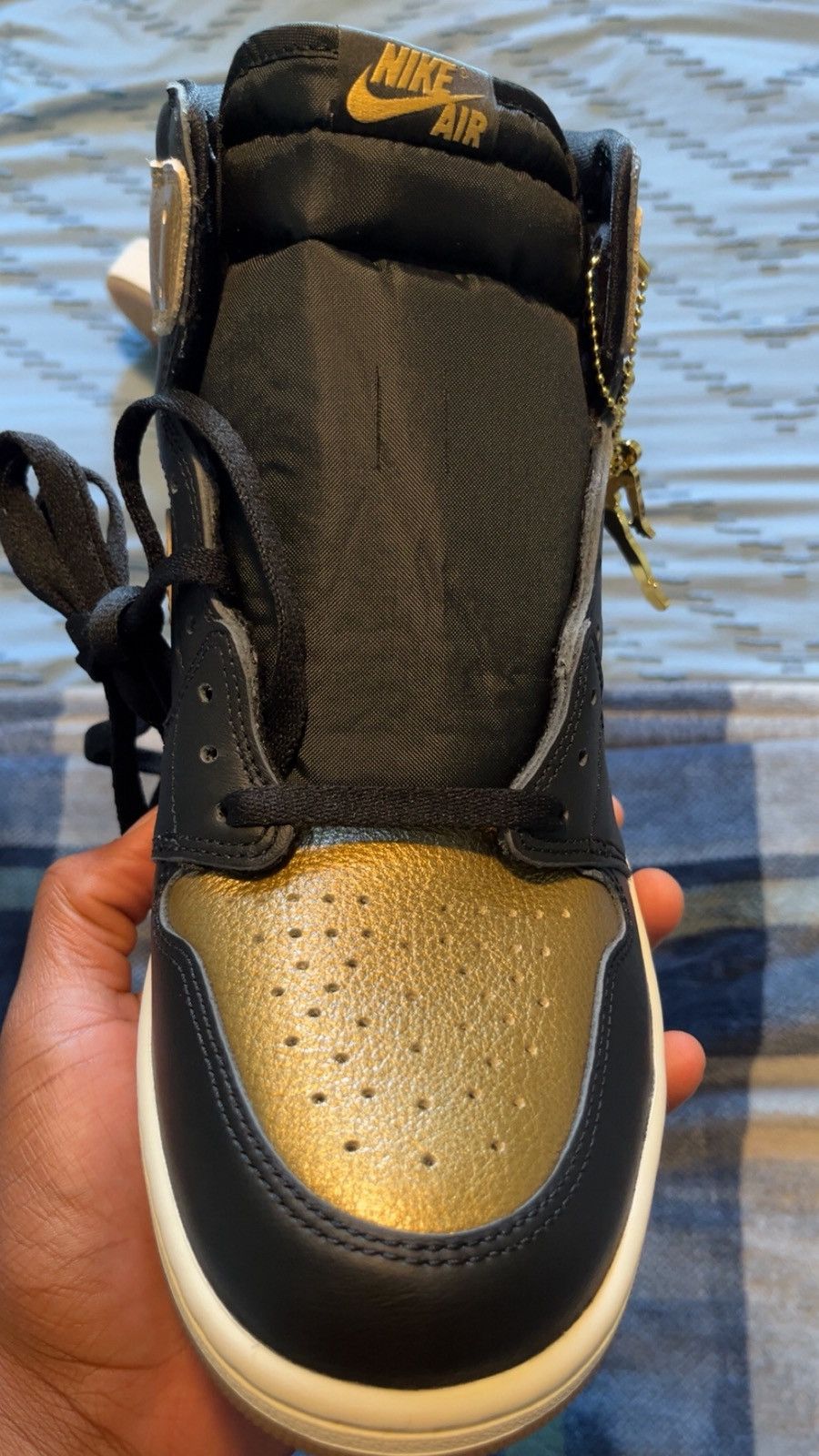 Jordan Brand Air Jordan 1 High sneakers in a black and metallic gold Size US 11.5 / EU 44-45 - 3 Thumbnail