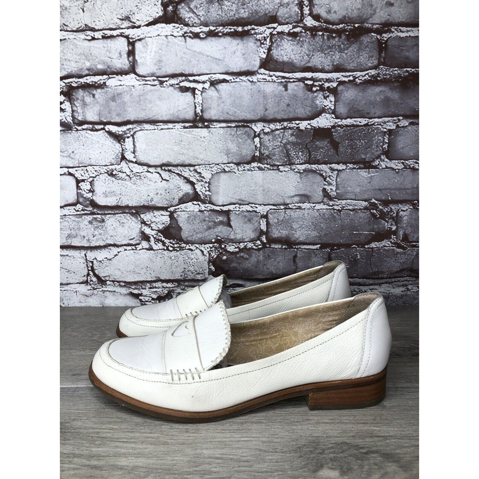 Other Ellen Degeneres ED Laddie White Leather Heart Loafers Shoes Size US 8 / IT 38 - 10 Thumbnail