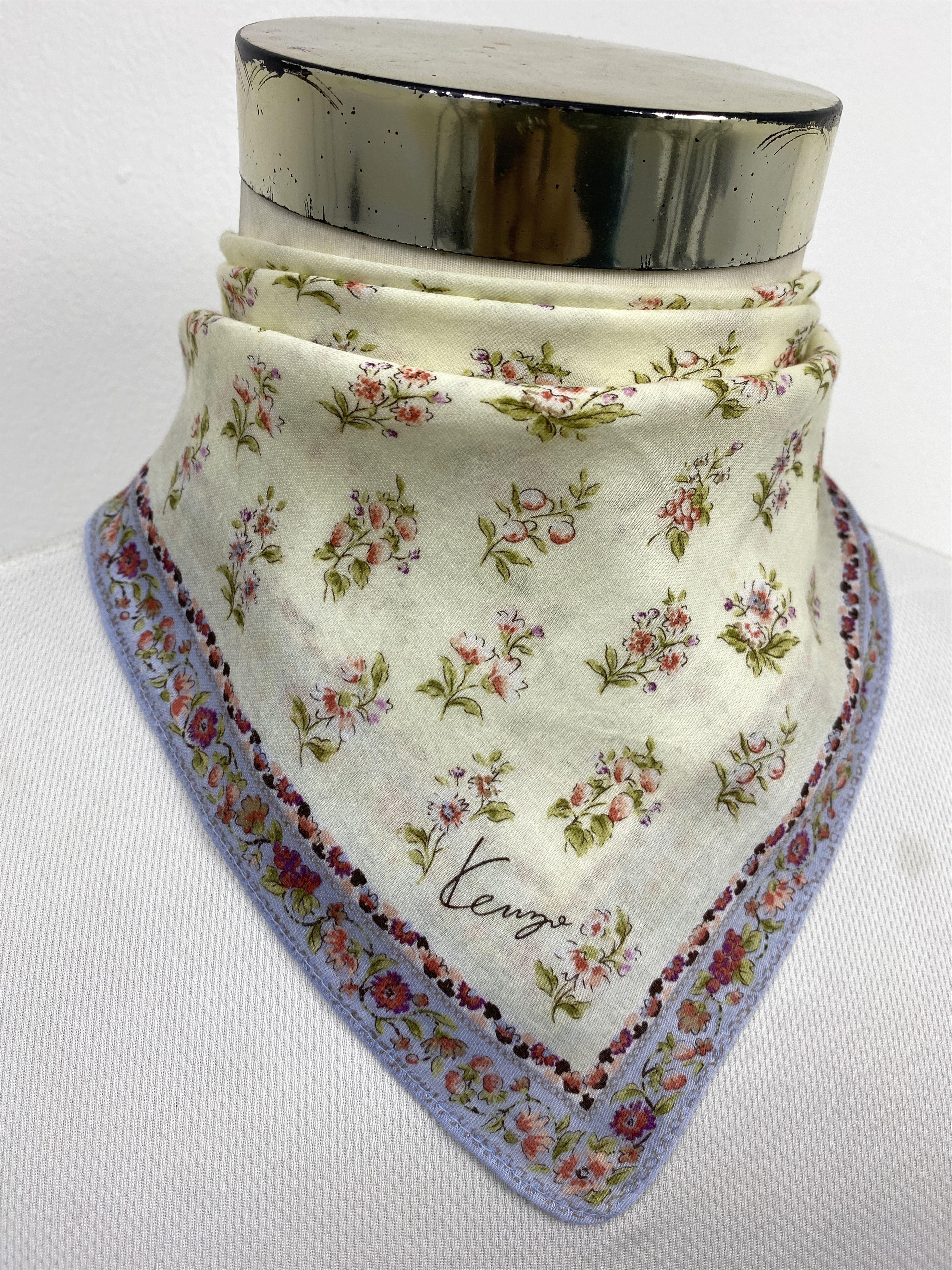 Kenzo Kenzo Flowers Handkerchief / Neckerchief KT0263 Size ONE SIZE - 2 Thumbnail
