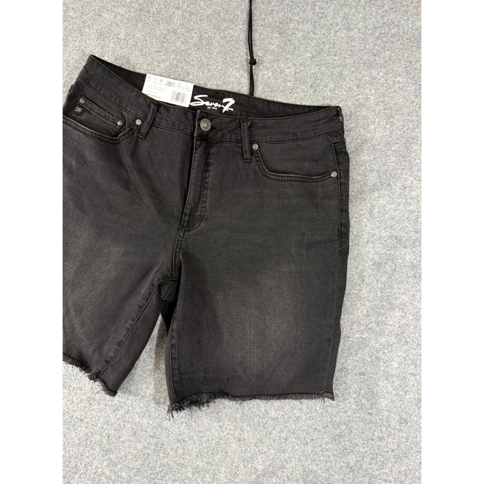 Vintage Seven7 Bermuda Shorts Womens 12 Washed Black Denim Relaxed Fit Mid Rise Frayed Hem NWT Size 34" / US 12 / IT 48 - 4 Thumbnail