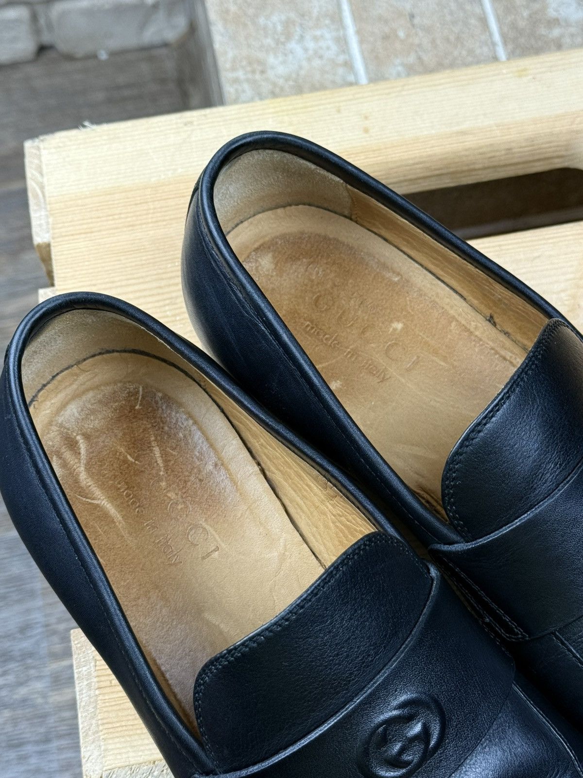 Gucci Gucci GG Black Leather Loafers Embossed Logo Size US 7.5 / EU 40-41 - 12 Thumbnail