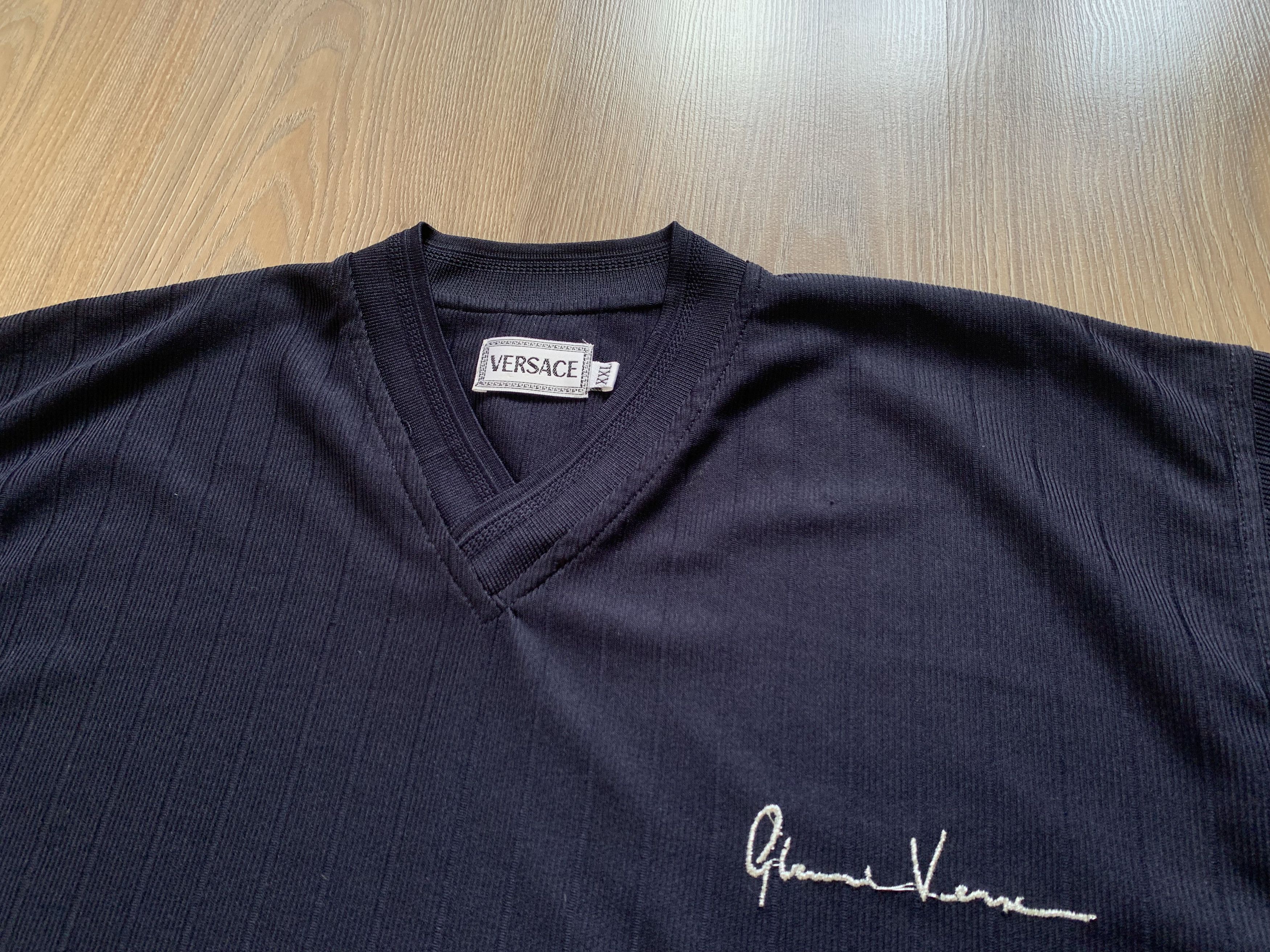 Versace Vintage Gianni Versace Navy Blue V Neck T Shirt Size US XXL / EU 58 / 5 - 4 Thumbnail