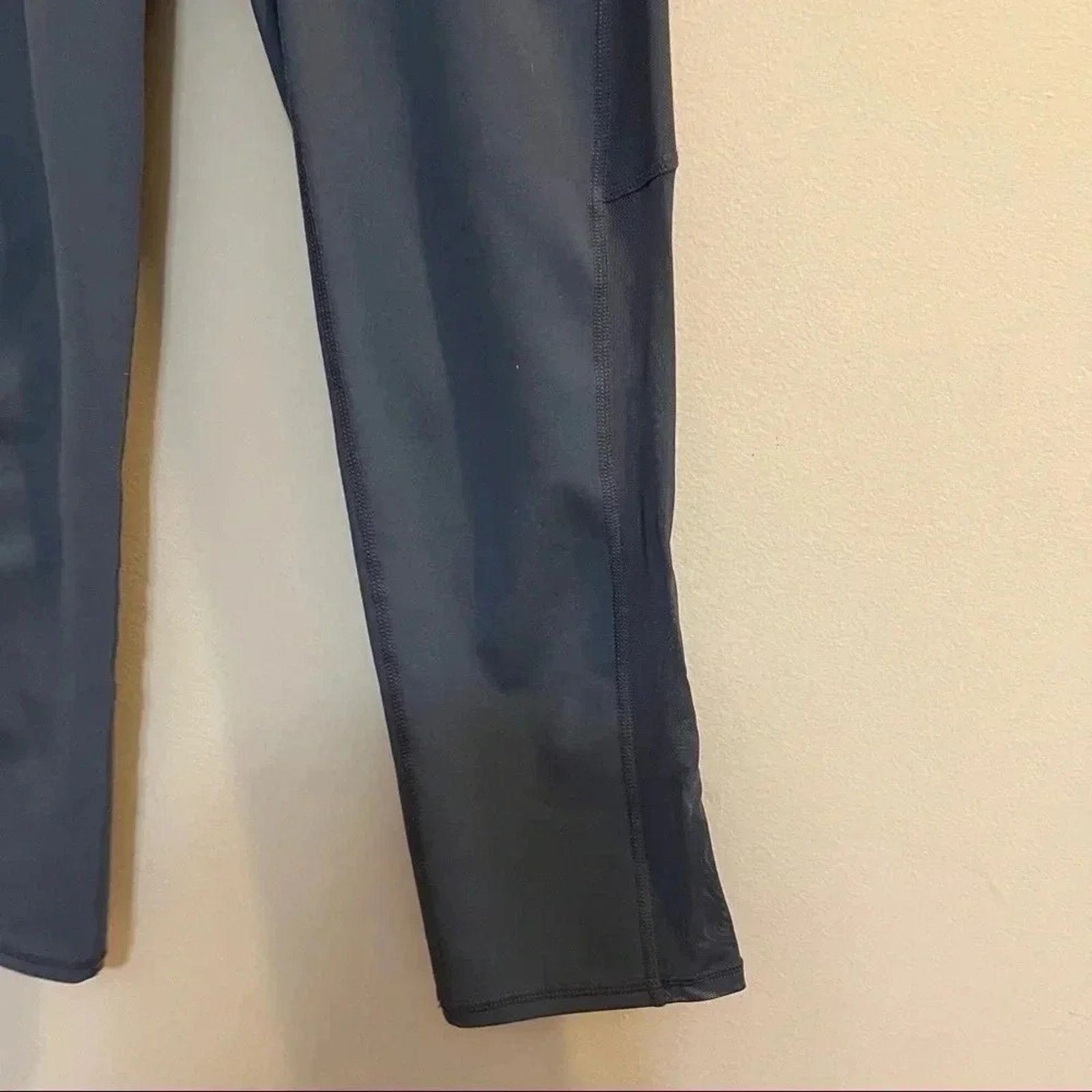Gap Gap Fit Outlet Workout Capri Dark Gray Cropped Leggings Mesh Size 25" / US 0 / IT 36 - 3 Thumbnail