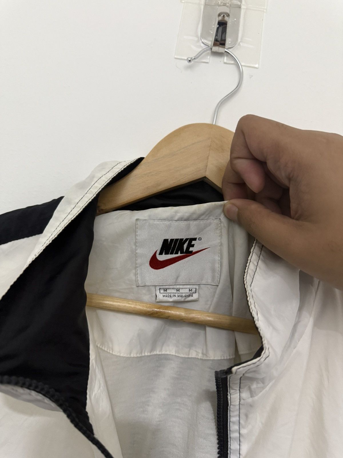 Nike Vintage Nike Swoosh Windbreaker Jacket Size US L / EU 52-54 / 3 - 6 Thumbnail