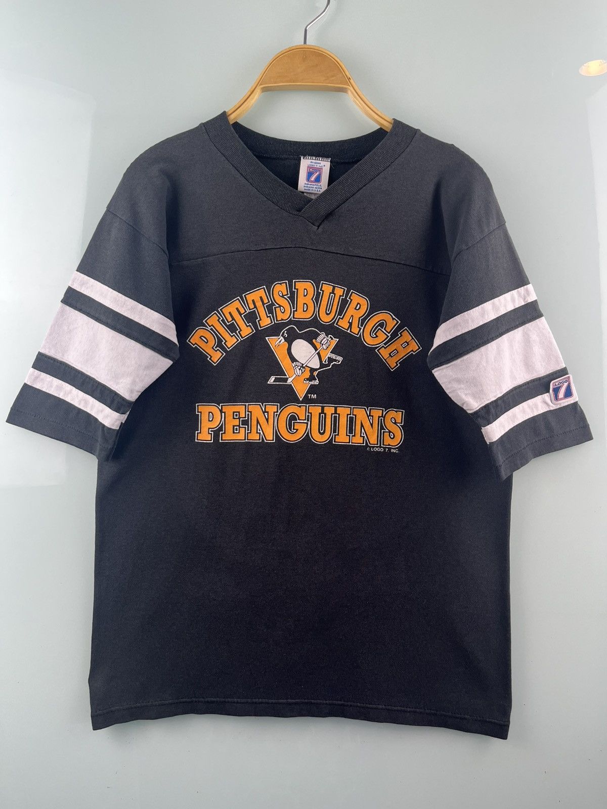 Other Vintage 1990s Pittsburgh Penguins T-Shirt Made in USA Size US XL / EU 56 / 4 - 1 Thumbnail
