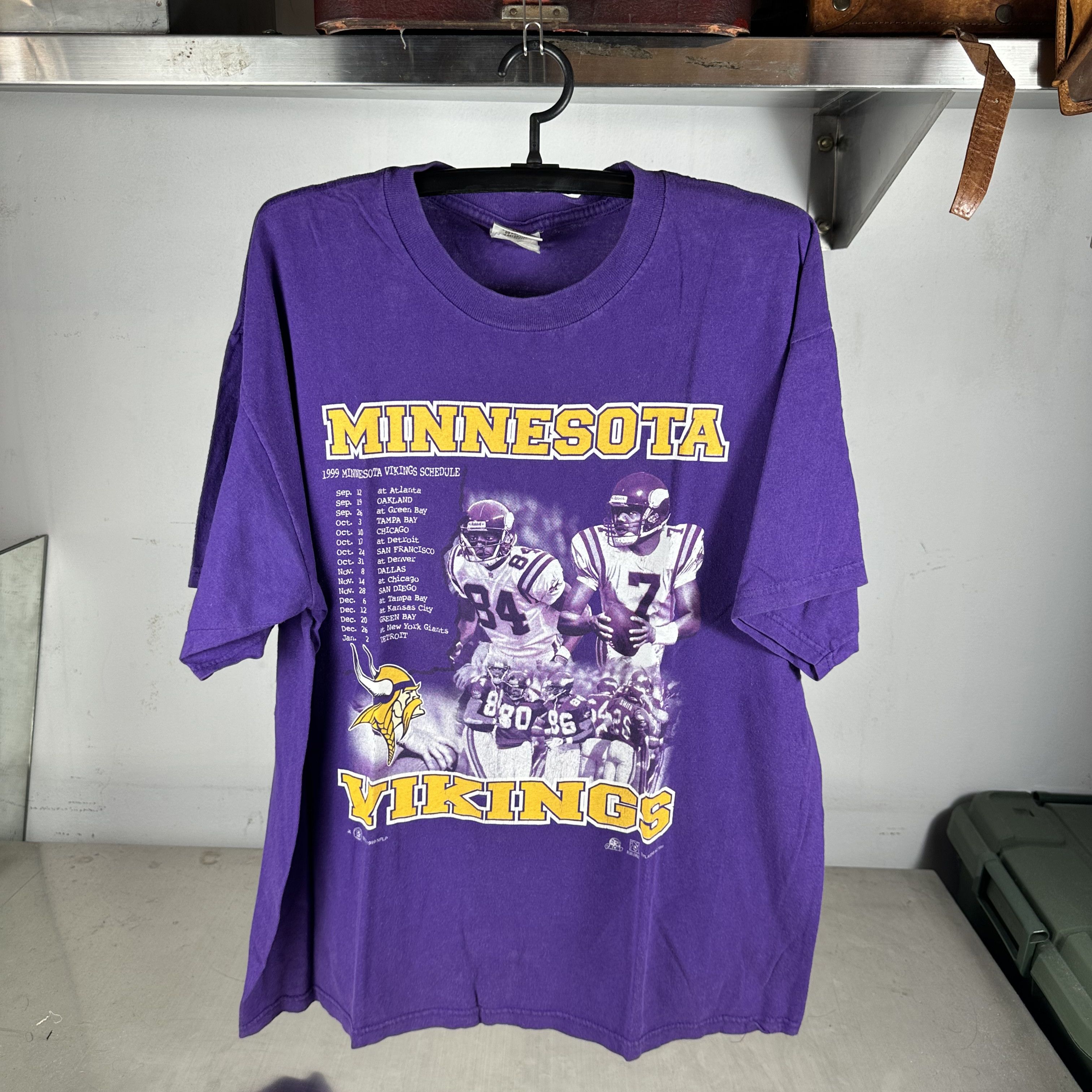 Vintage Vintage 1999 Minnesota Vikings Schedule NFL Graphic T-Shirt Size US XL / EU 56 / 4 - 1 Thumbnail