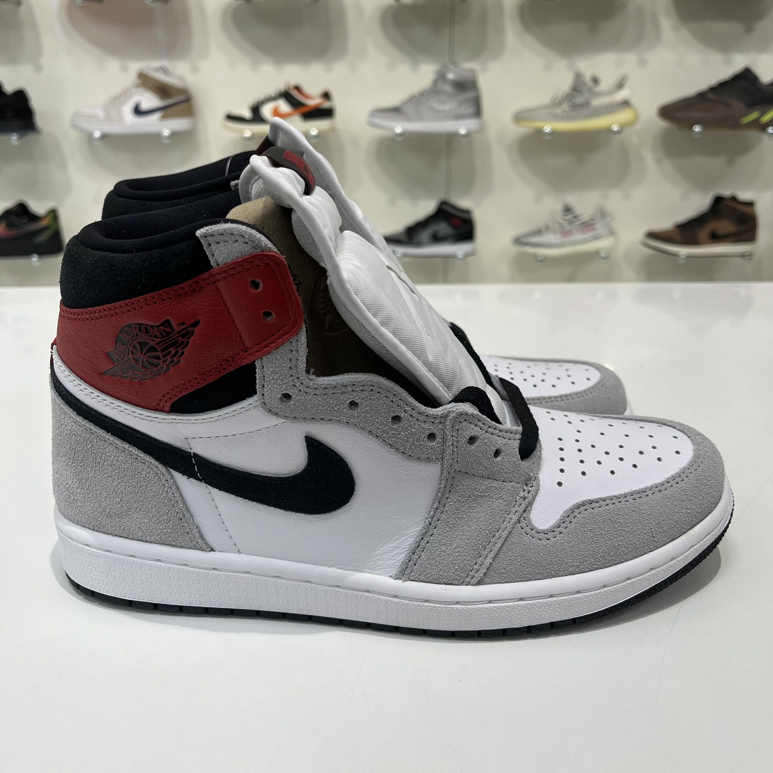 Nike Air Jordan 1 Retro High Light Smoke Grey Size US 12 / EU 45 - 4 Thumbnail