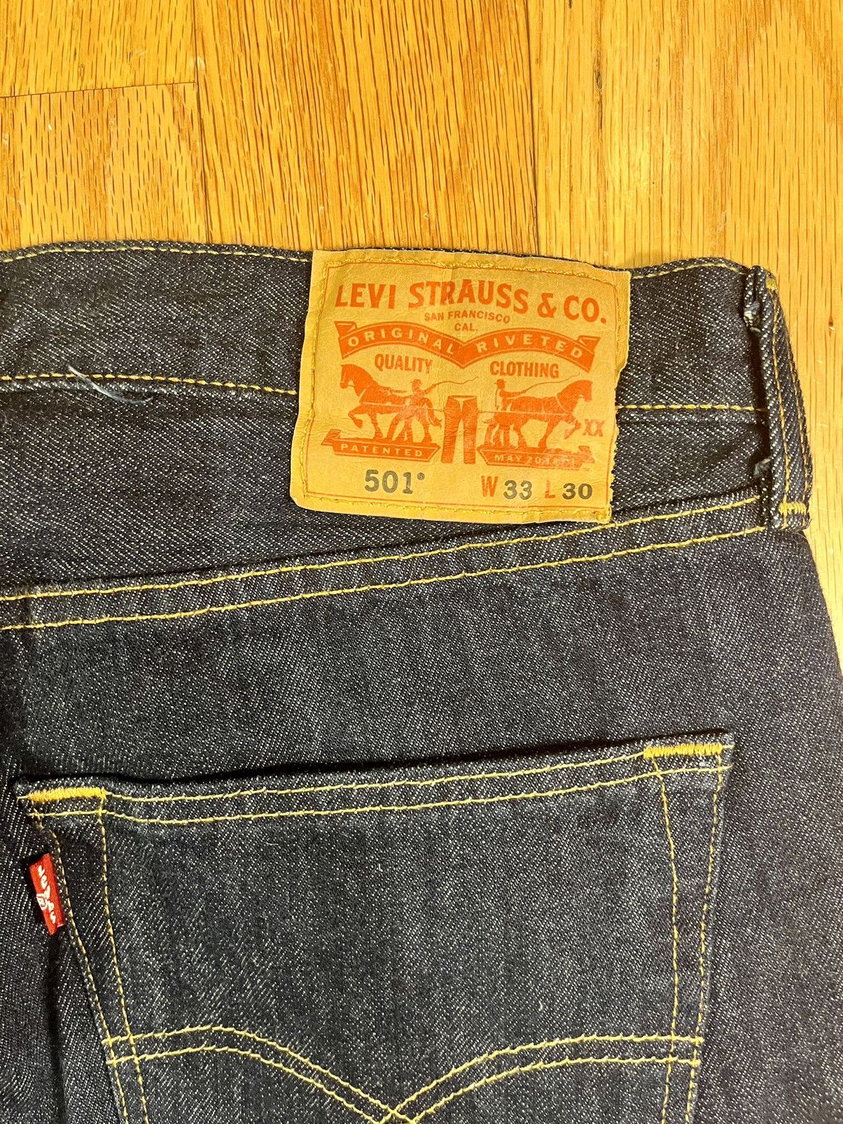 Levi's 2000s Levi’s Navy Denim 501 33/30 Button Fly Size US 33 - 3 Thumbnail