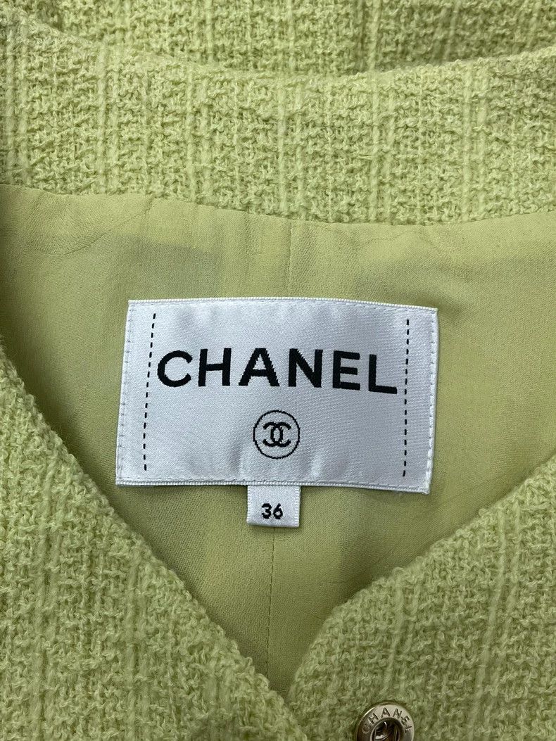 Chanel chanel Green gold-buttoned vest jacket Size XS / US 0-2 / IT 36-38 - 4 Thumbnail