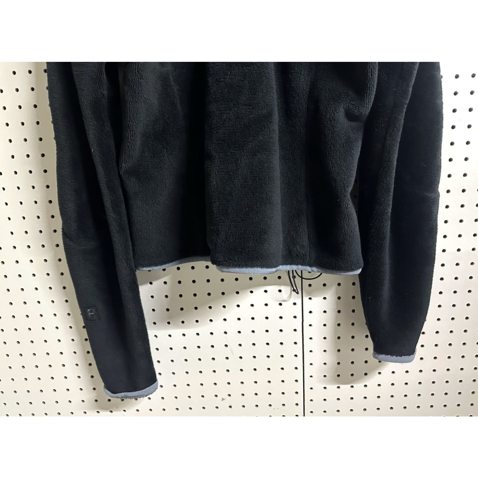 Patagonia Patagonia Jacket Womens XL Black Fleece Full Zip Regulator R2 Vintage? No - Classic Patagonia Logo Pockets Regular Fit Size XL Size XL / US 12-14 / IT 48-50 - 4 Thumbnail