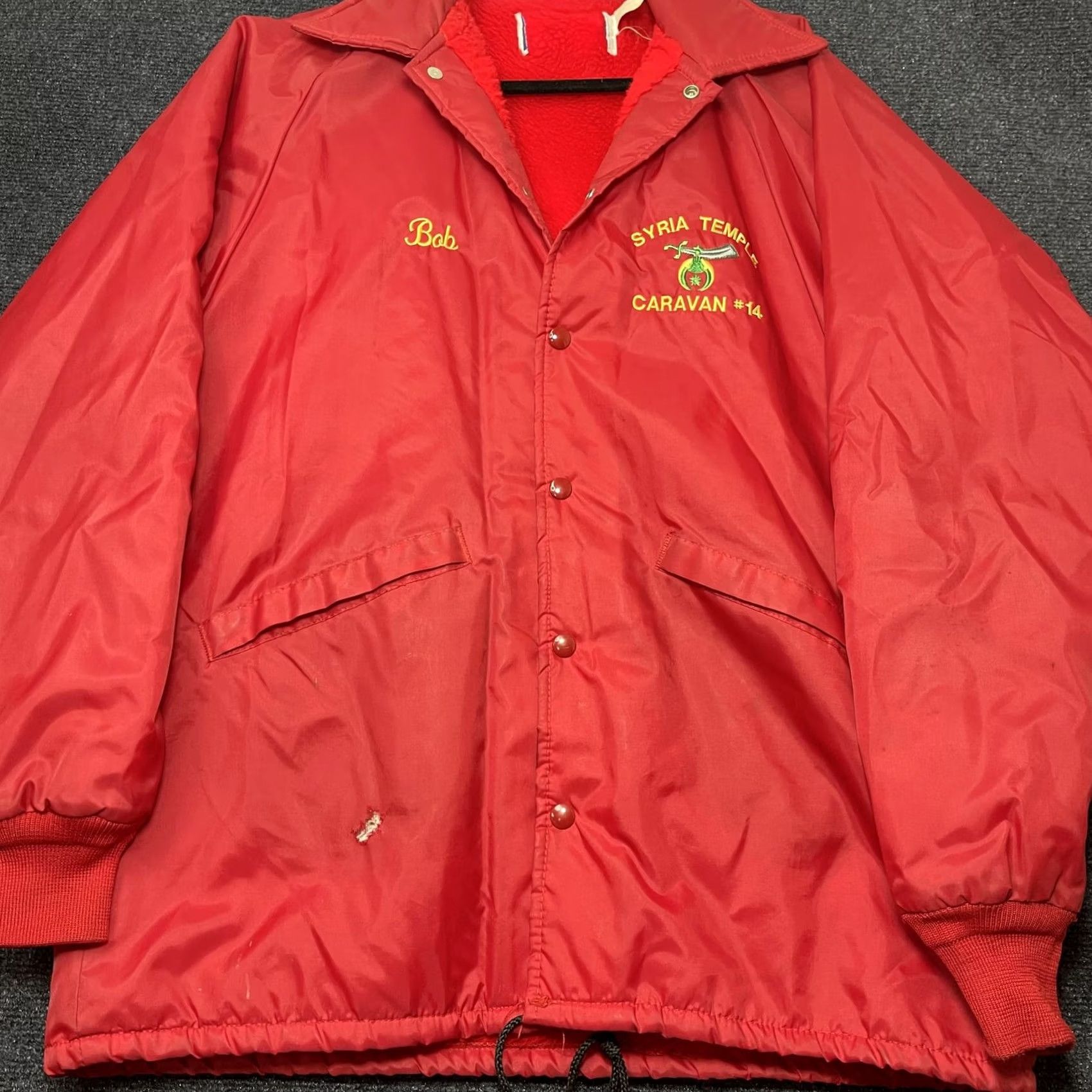 Vintage VINTAGE Syria Temple Caravan Jacket Mens Large Red Nylon Snap Lined USA Shriners Size US L / EU 52-54 / 3 - 2 Thumbnail
